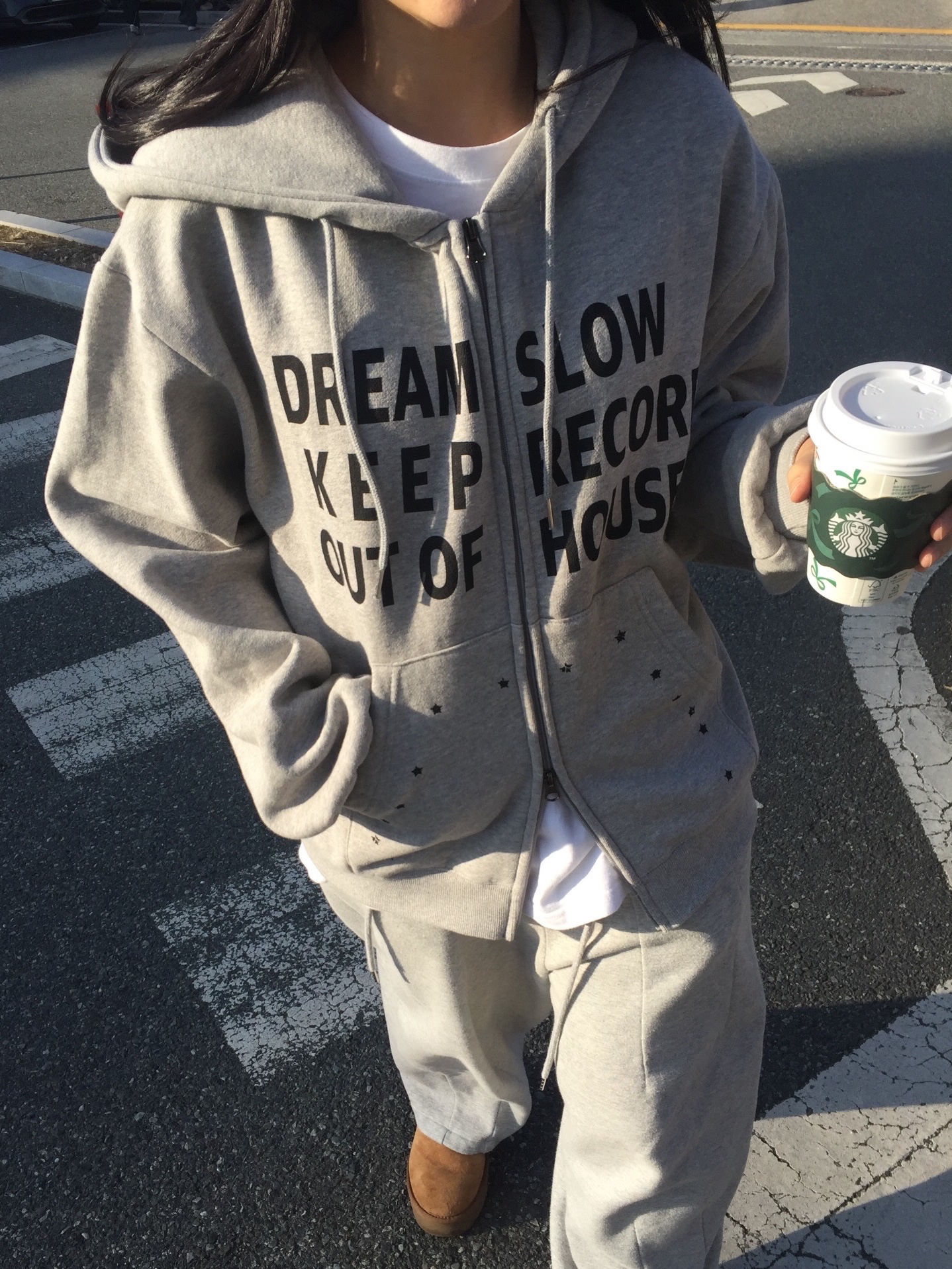 SLOW RECORD HOUSE Typo Star Hood Zip-Up Grey 착용 스타일 - 2