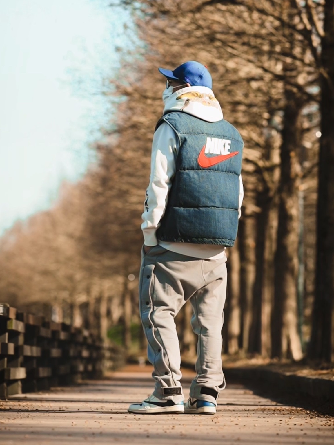 Supreme x Nike Denim Puffer Vest Indigo - 24SS 착용 스타일 - 2