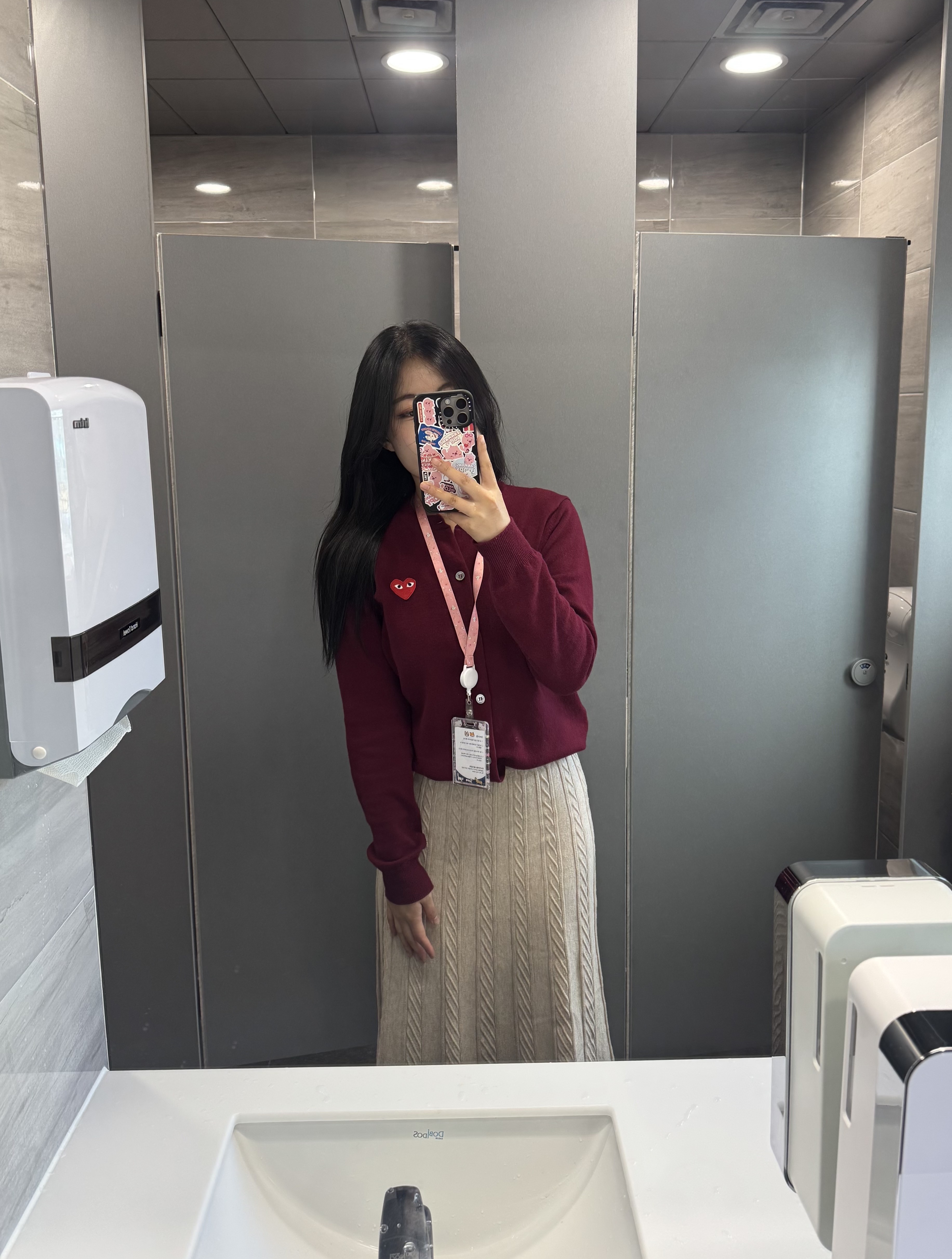 (W) Play Comme des Garcons Red Heart Knit Cardigan Burgundy 착용 스타일 - 2