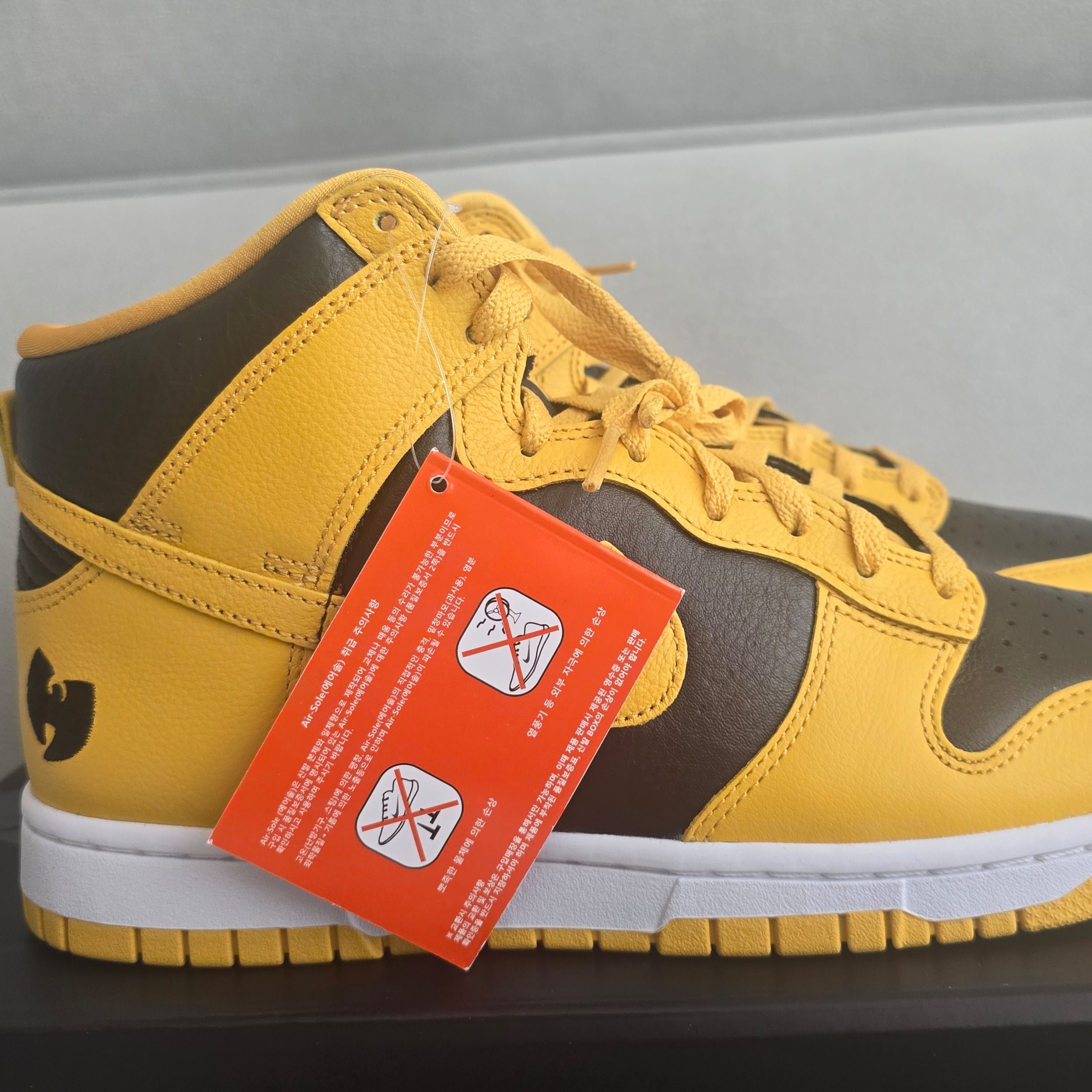 Nike Wu-Tang Clan Dunk High Black and Pollen 착용 스타일 - 2