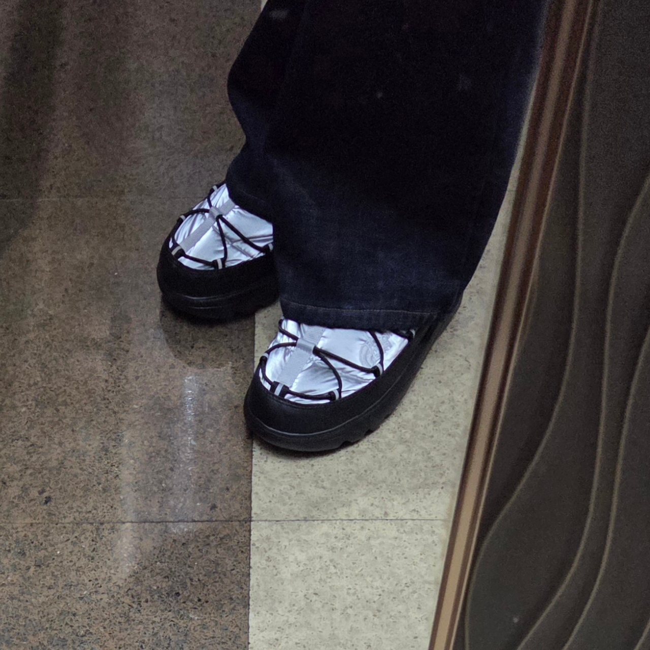 The North Face Borealis Mule Silver - 25FW 착용 스타일 - 1