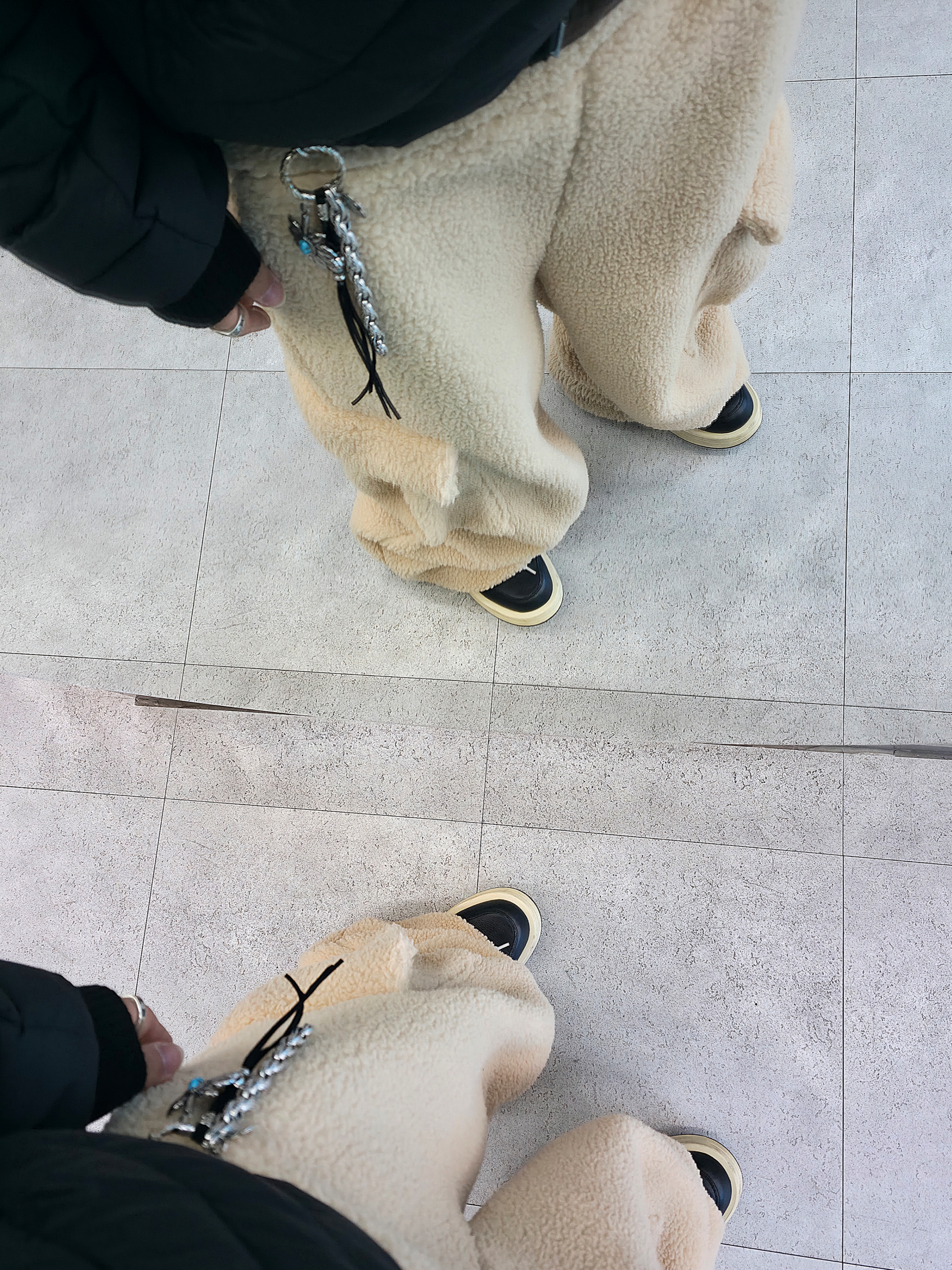 Nike ACG Lava Flow Therma-Fit ADV Jacket Black Summit White - Asia, Converse x Drkshdw Turbowpn Black Cream 착용 스타일 - 3