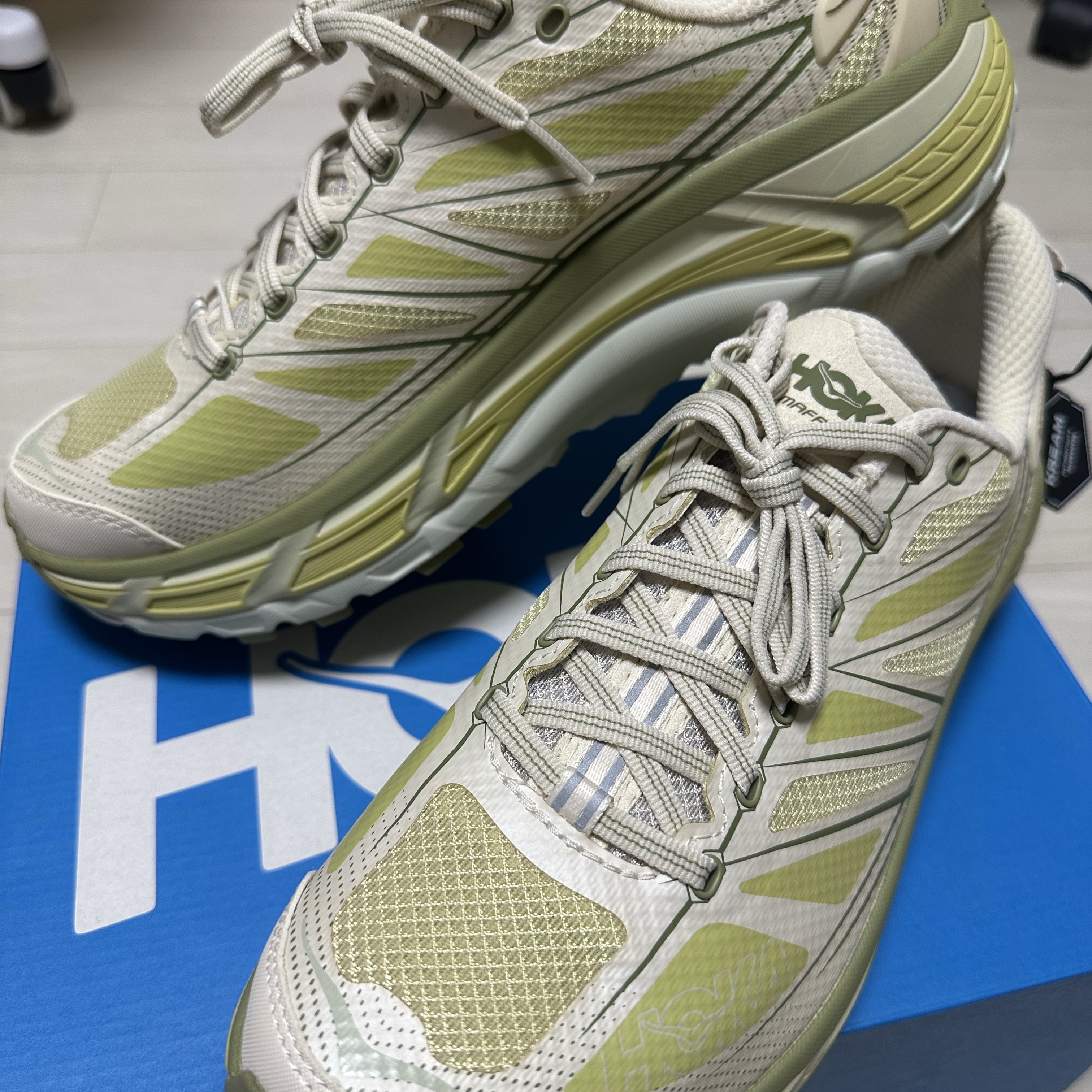 Hoka Mafate Speed 2 Eggnog Celery Root 착용 스타일 - 2