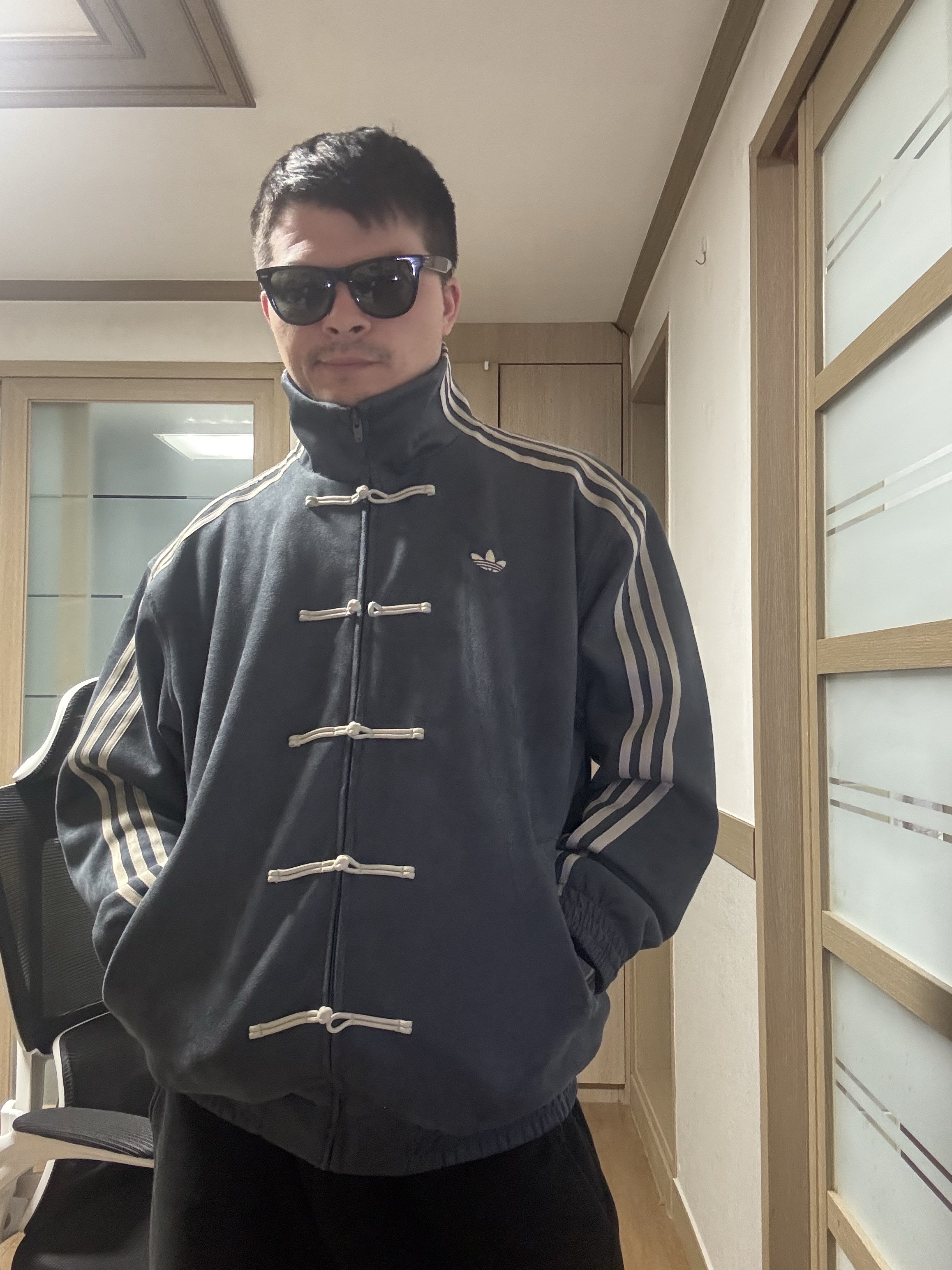 Adidas Chinese Style Jacket Neutral Navy Blue - US Sizing 착용 스타일