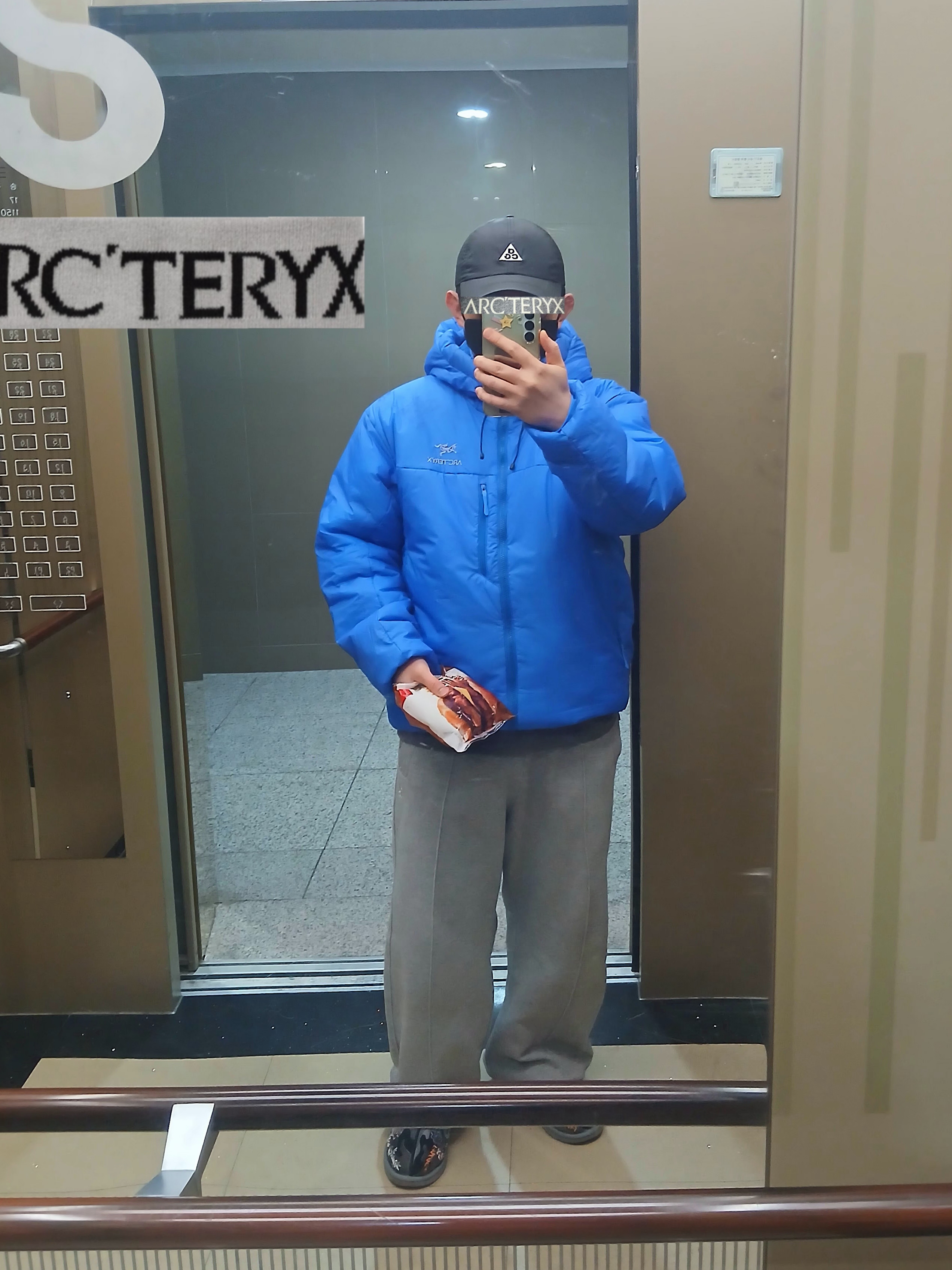 Nike ACG Trail Cap Black, UGG x Palace Tasman Slipper Black Camo 착용 스타일 - 1