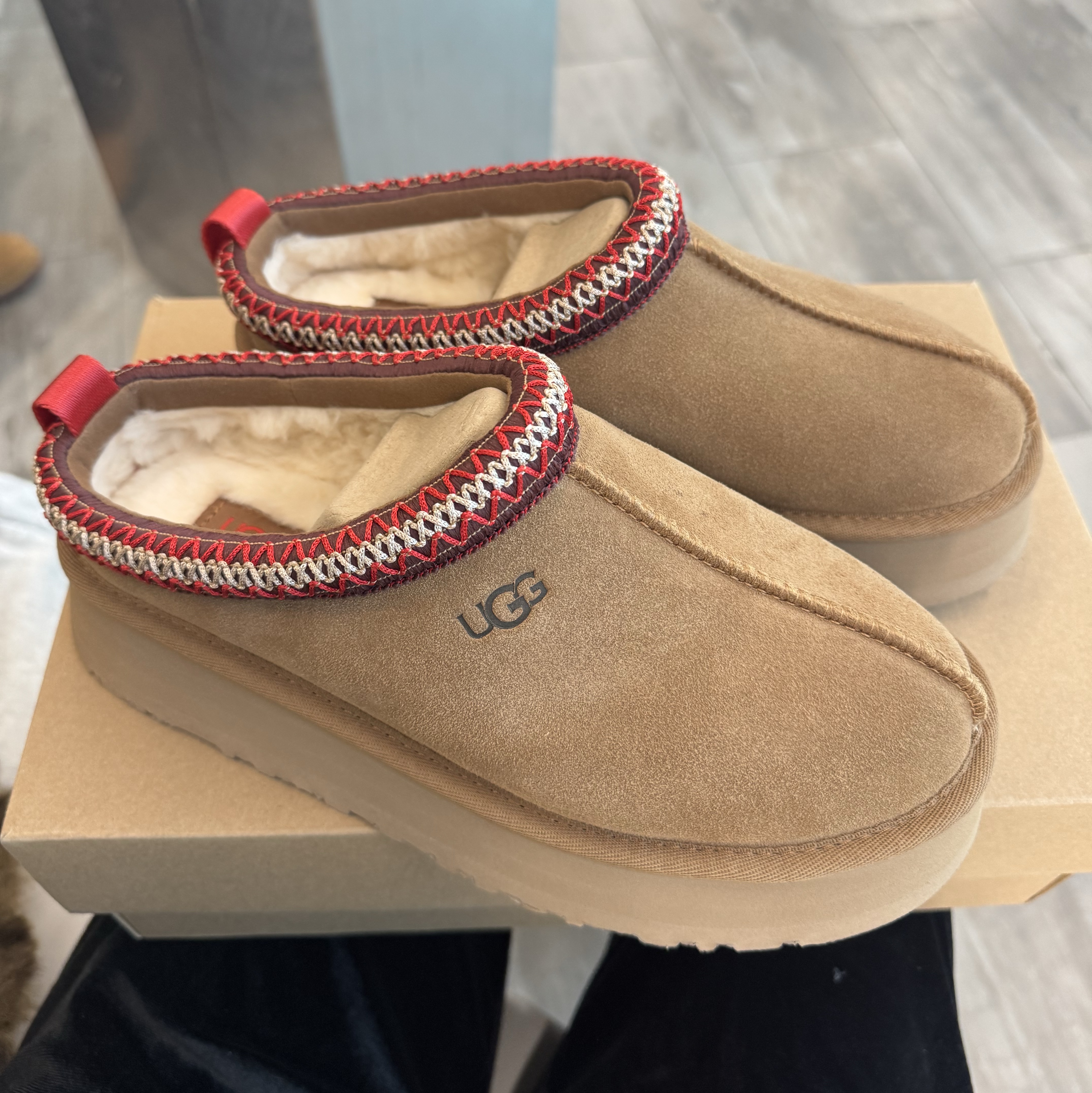 (W) UGG Tazz II Chestnut 착용 스타일 - 3