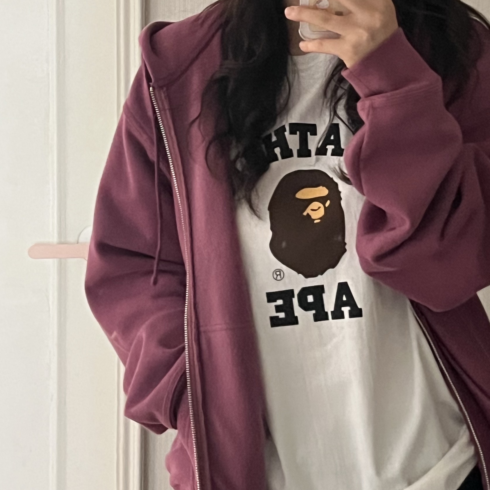 BAPE College T-Shirt White, Stussy World Tour Zip Hoodie Berry 2024 착용 스타일 - 3