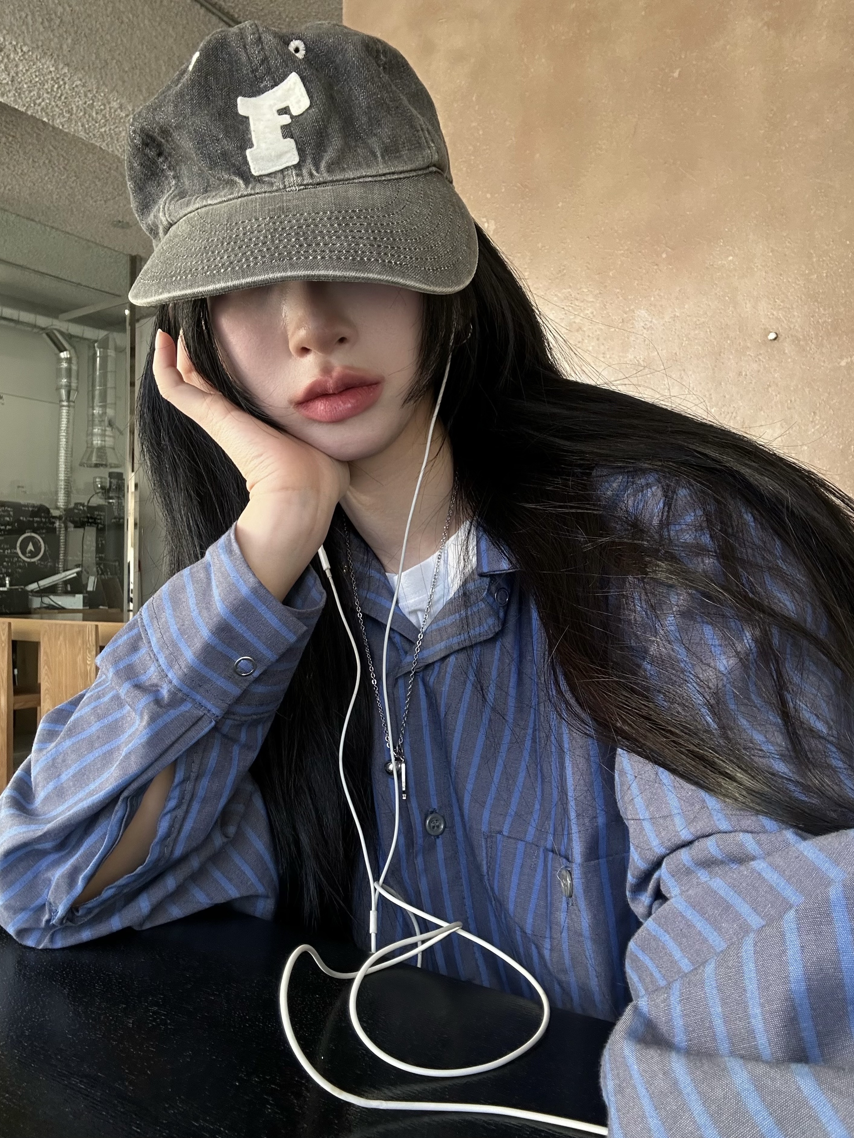 Fullcount 6 Panel Denim Baseball Cap F Patch Black, Maison Mihara Yasuhiro Baker OG Sole Studded Canvas Low-top Sneakers Black Black 착용 스타일 - 2