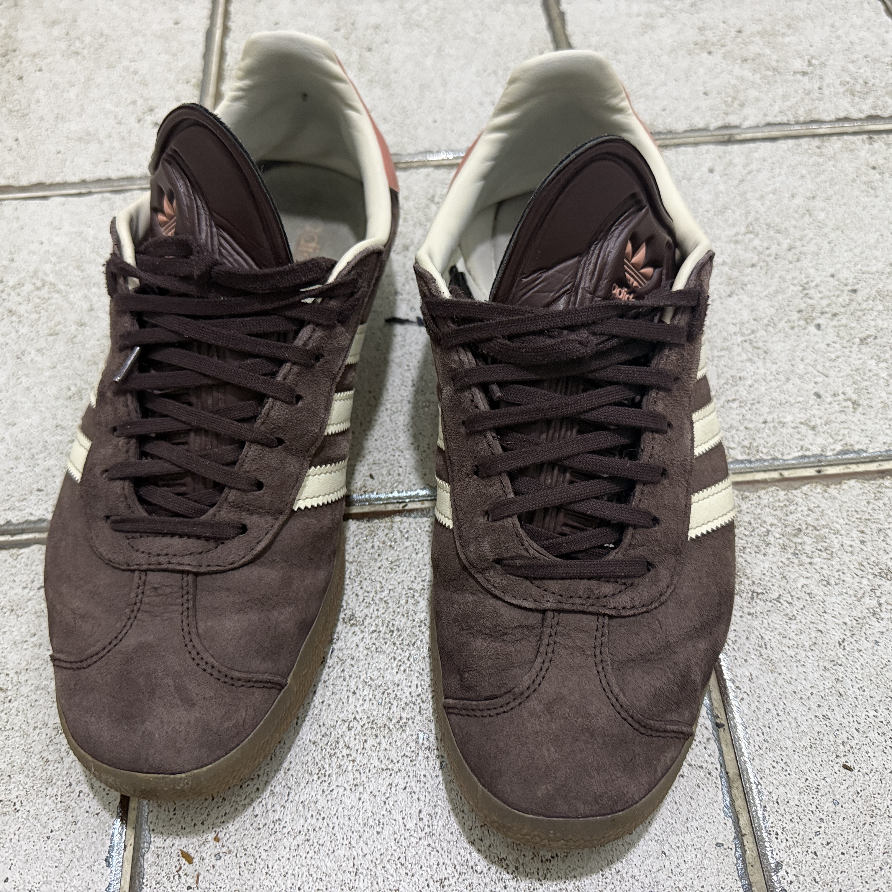 (W) Adidas Gazelle Shadow Brown 착용 스타일 - 1