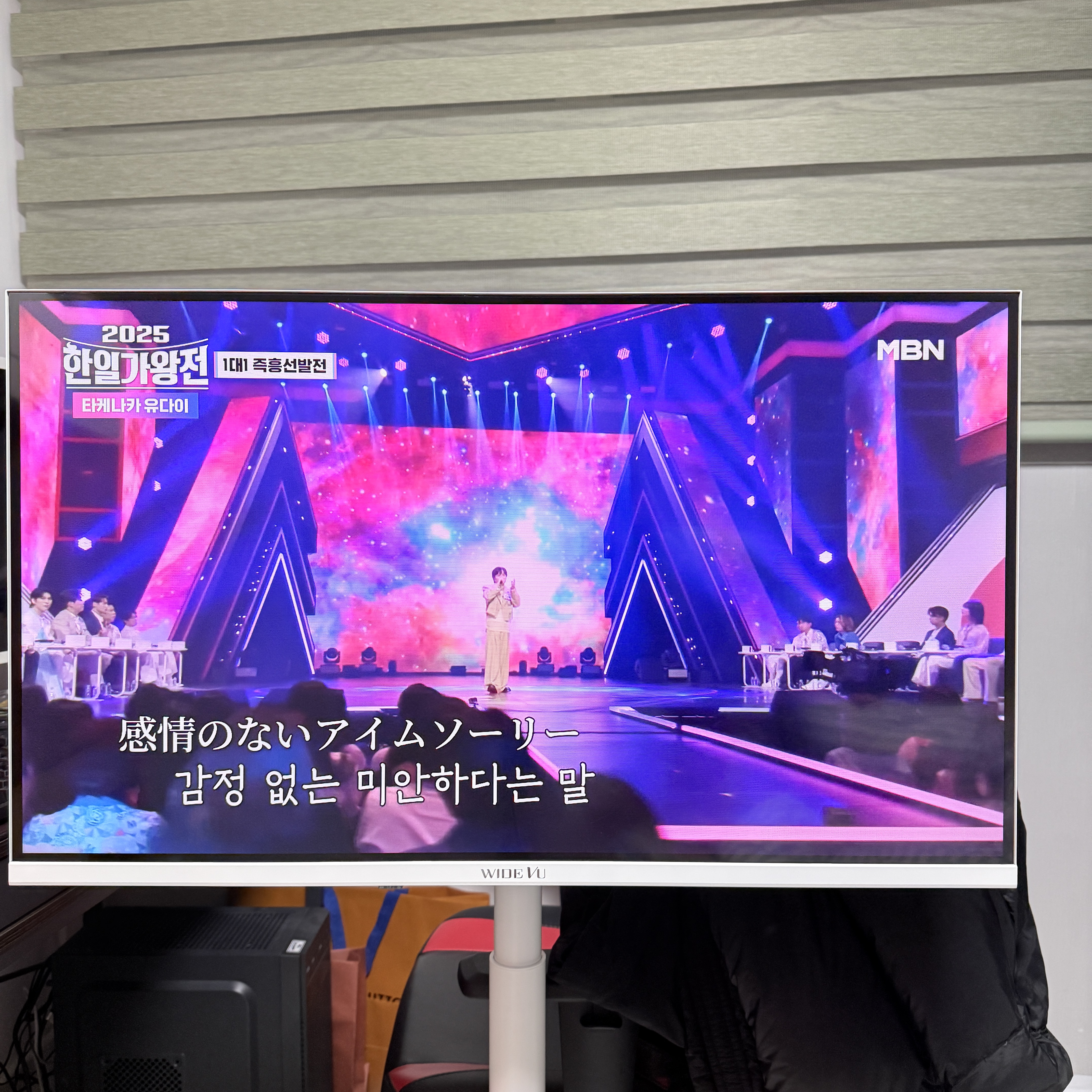 [12% 쿠폰] WIDEVU WideMovingVu White Edition V3 Set QLED 81 cm (32 in) FHD Smart Mobile TV 착용 스타일