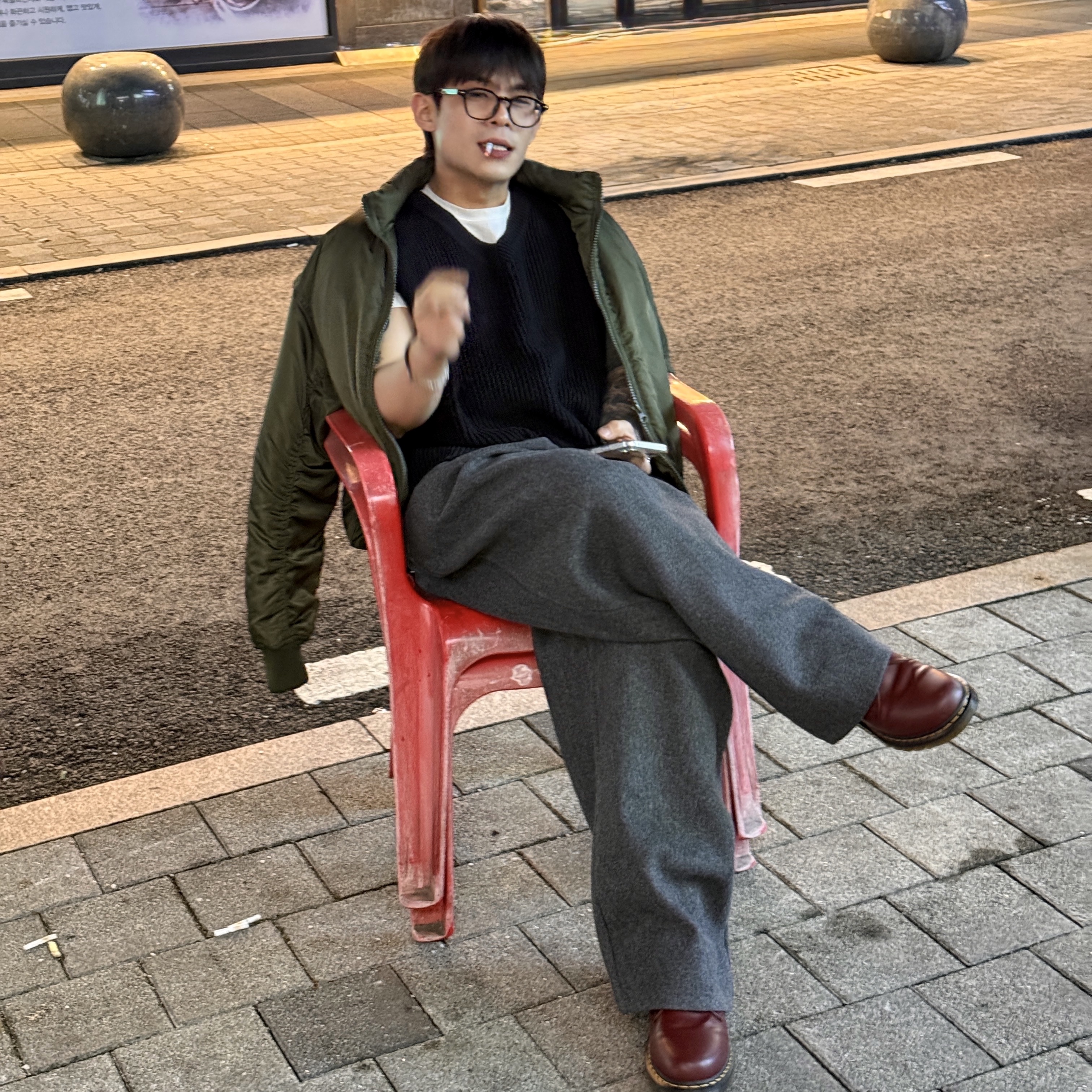 Dr. Martens 1461 Smooth Leather Oxford Shoes Cherry Red 착용 스타일