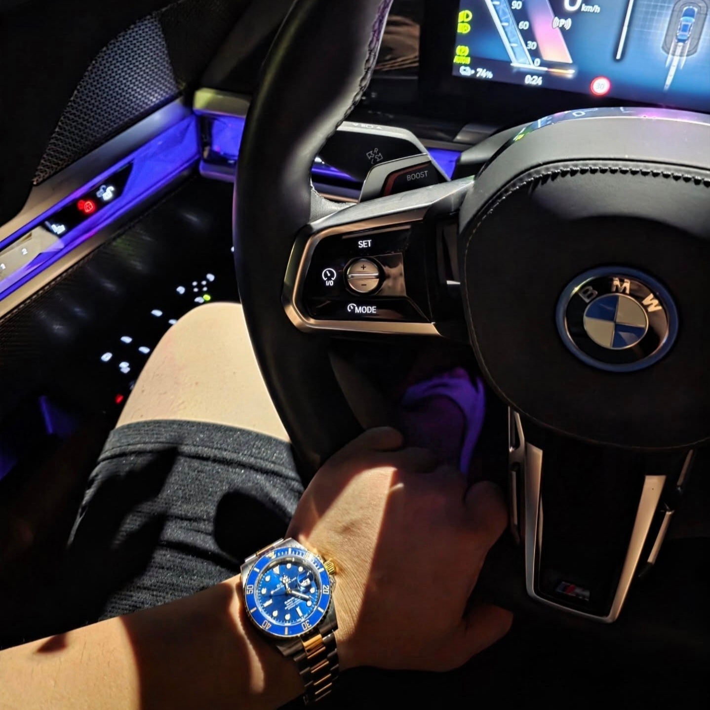 Rolex Submariner Date 41mm 126613LB Royal Blue Oyster 착용 스타일