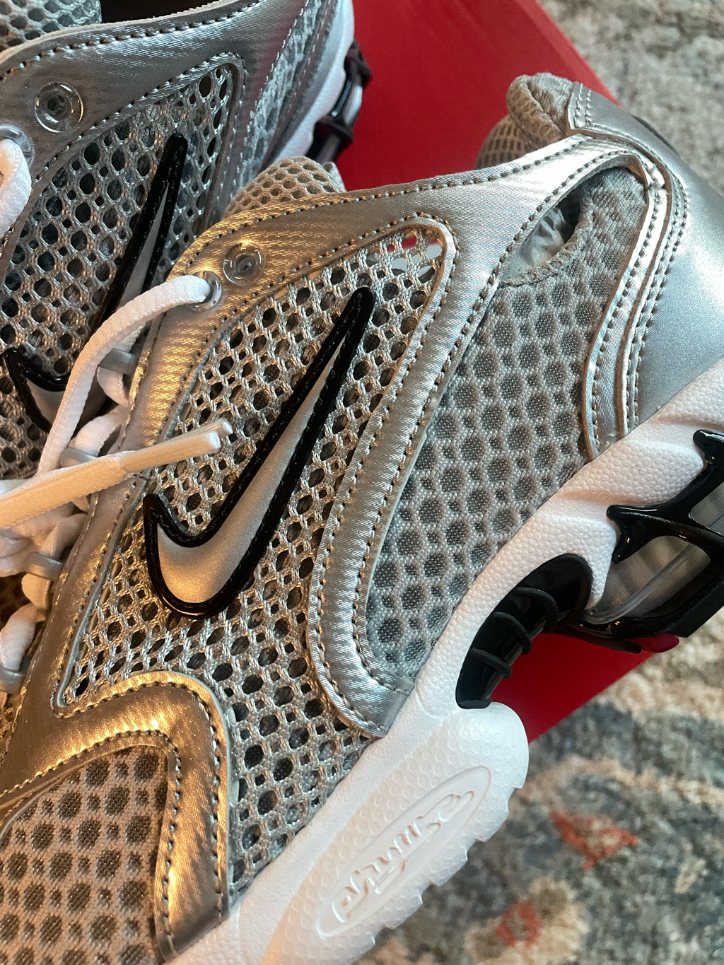 Nike Air Zoom Spiridon Cage 2 Metallic Silver 착용 스타일 - 3