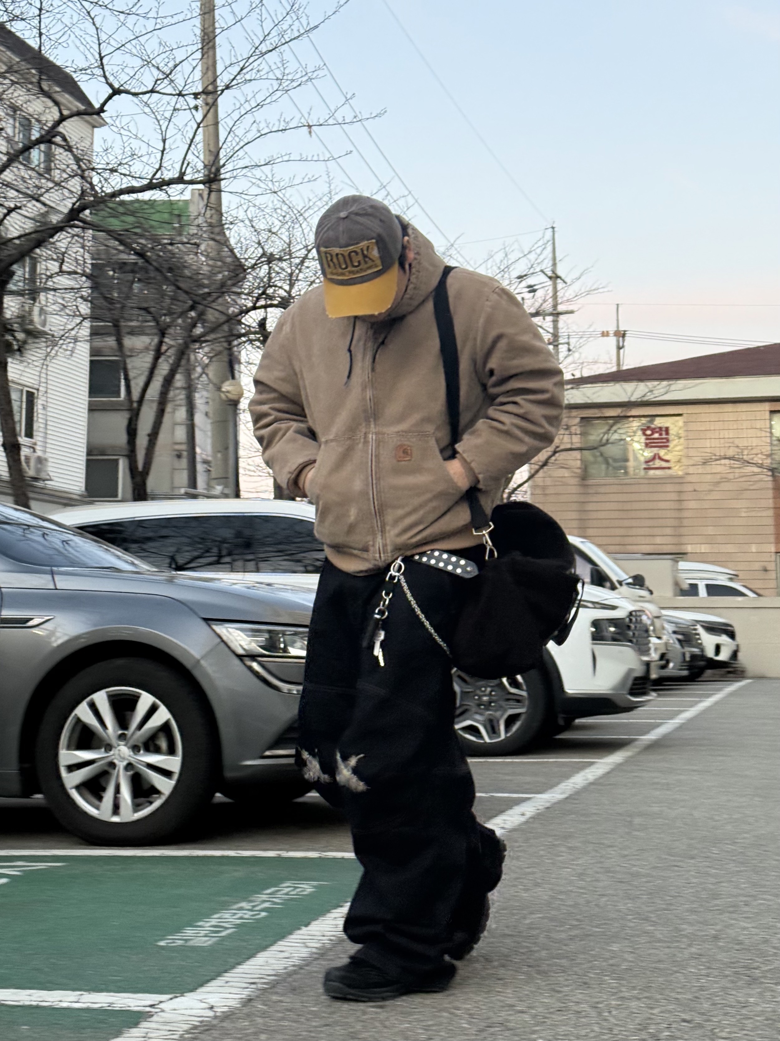 Human Made Heart Carabiner Silver, Aoiro Ooki Feather Denim Pants Dark Indigo 착용 스타일 - 3