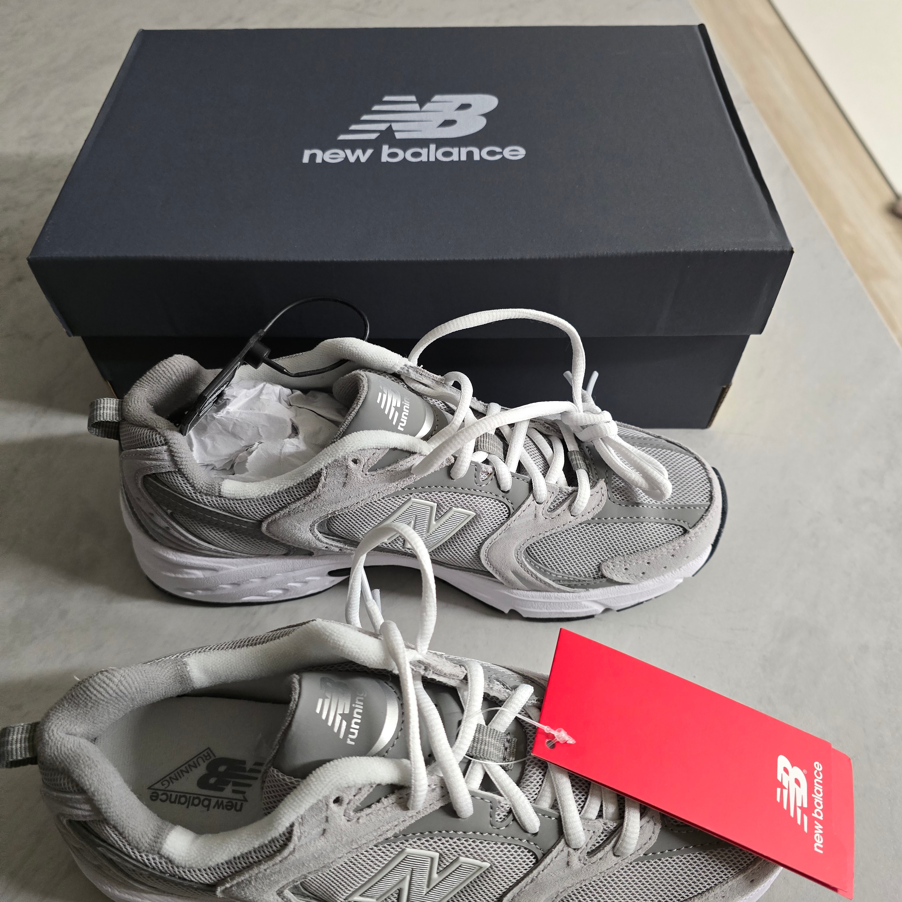 New Balance 530 Grey 착용 스타일