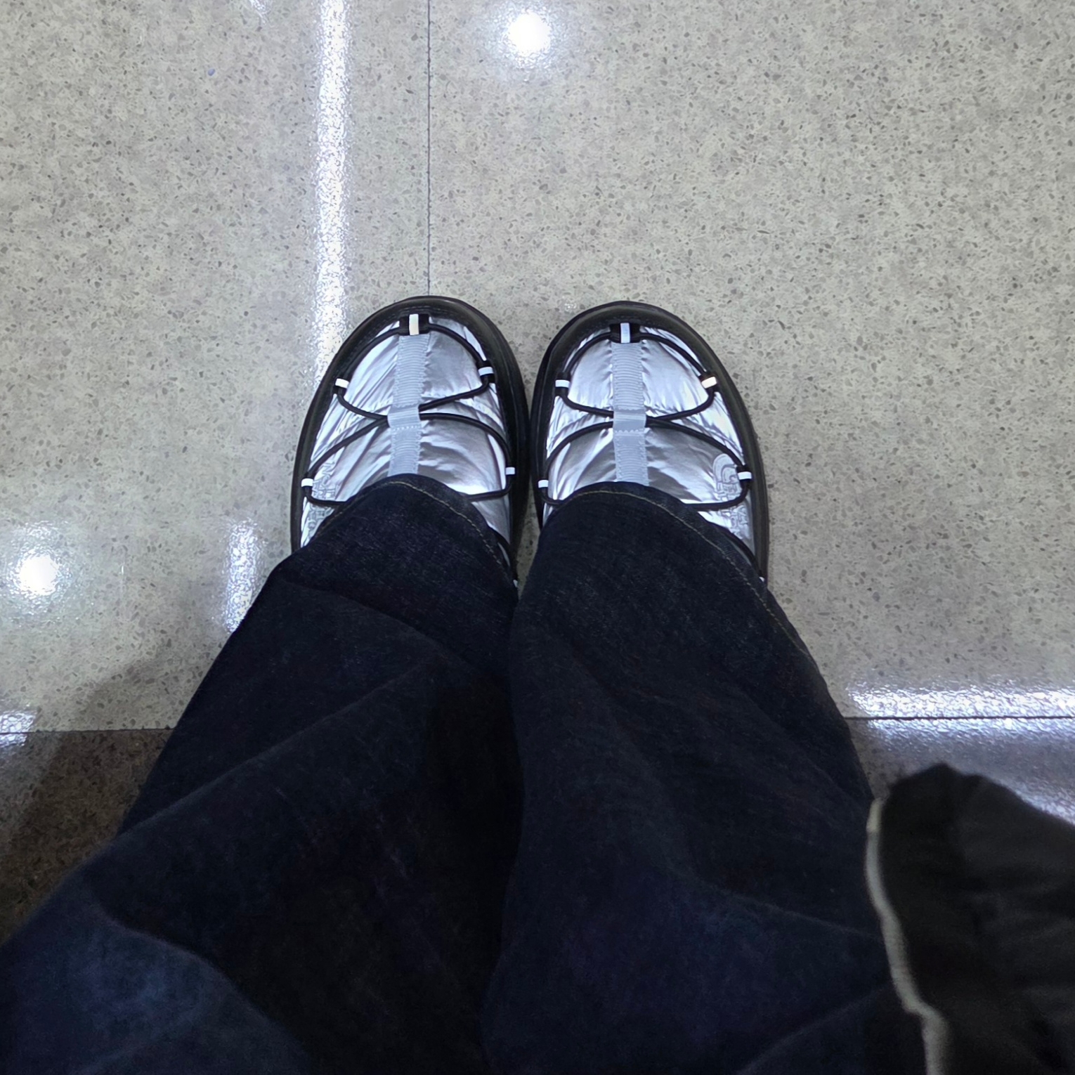 The North Face Borealis Mule Silver - 25FW 착용 스타일 - 3