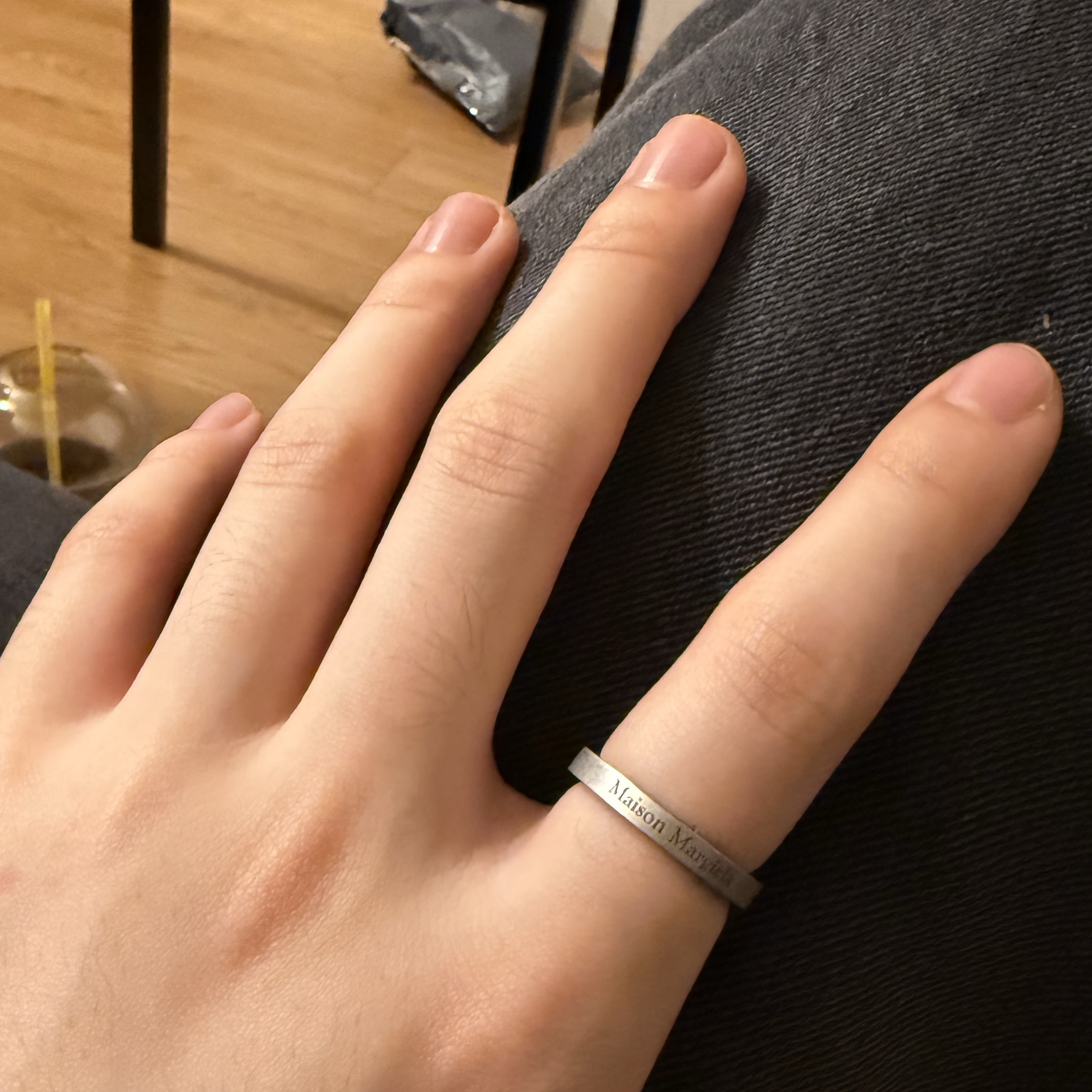 Maison Margiela Logo Ring Palladium 착용 스타일