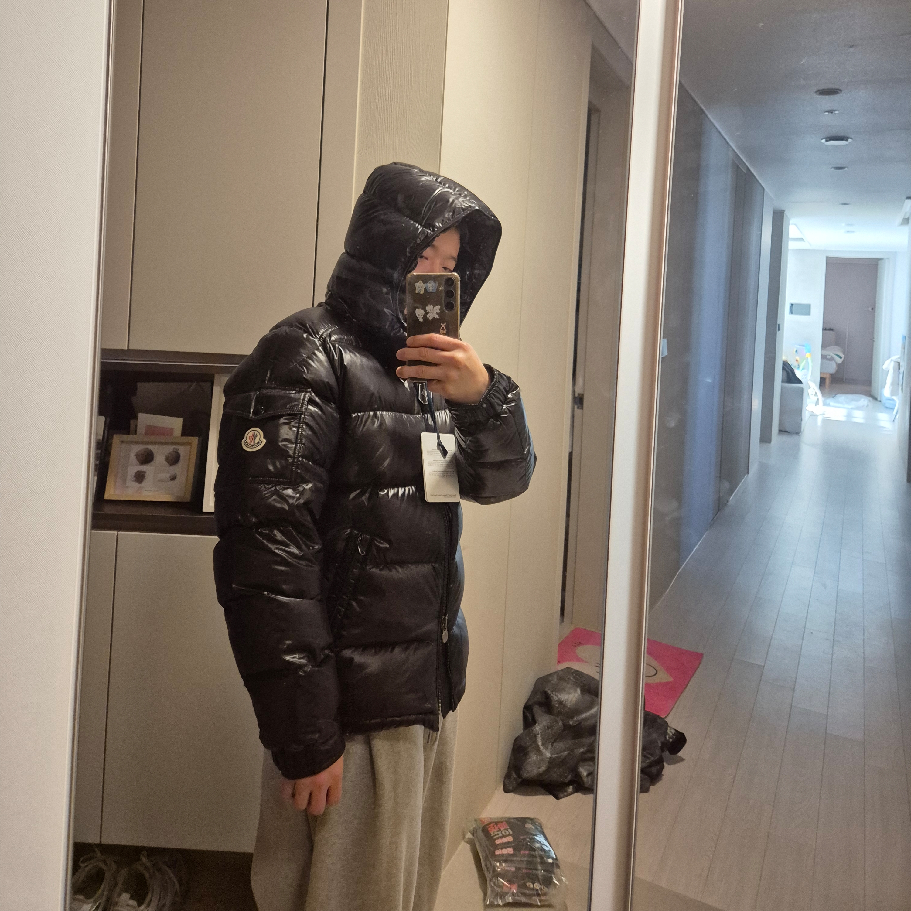 Moncler Maya Hooded Short Down Jacket Black - 25FW 착용 스타일 - 2