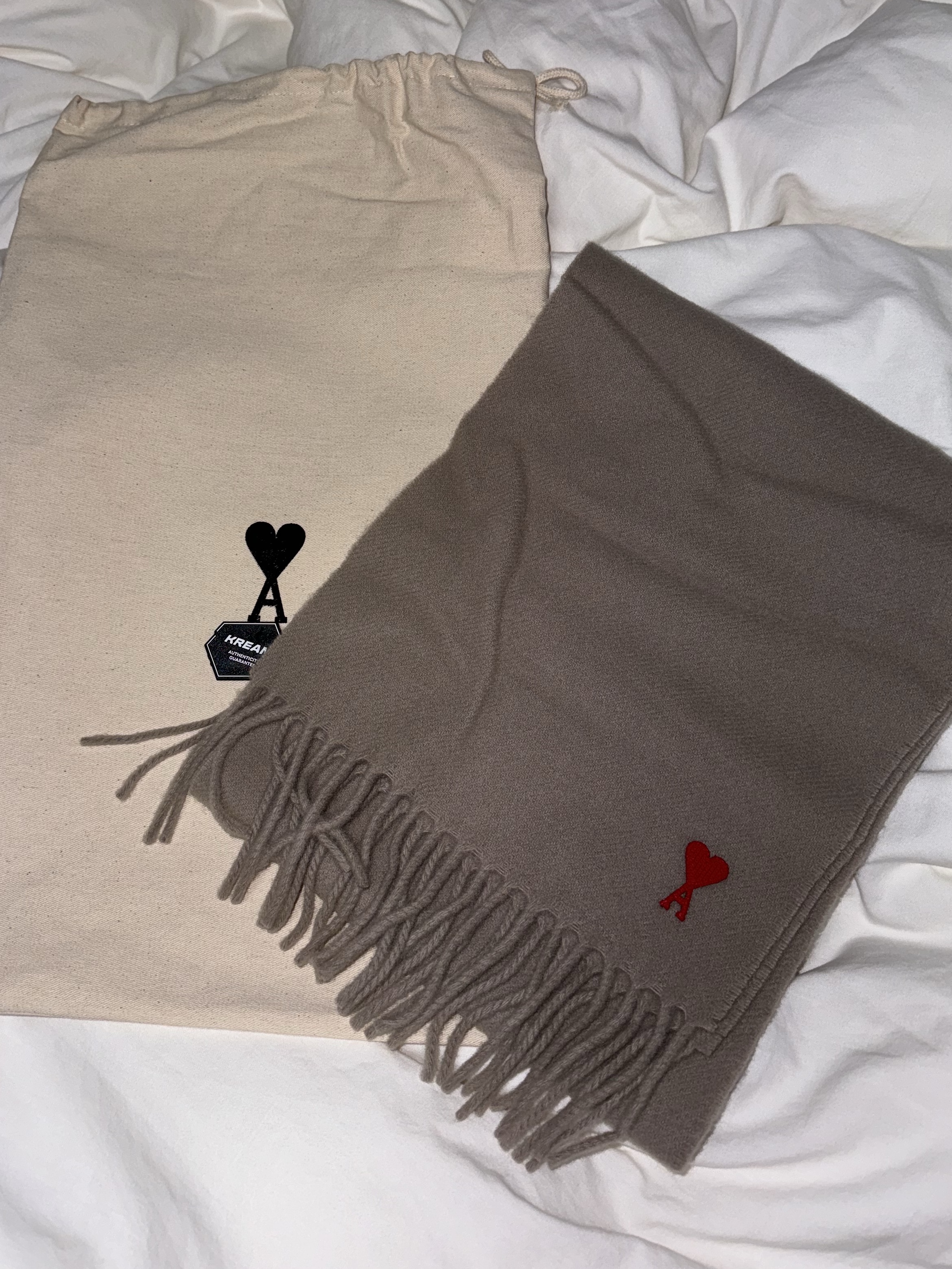 AMI de Coeur Classic Muffler Beige 착용 스타일 - 2
