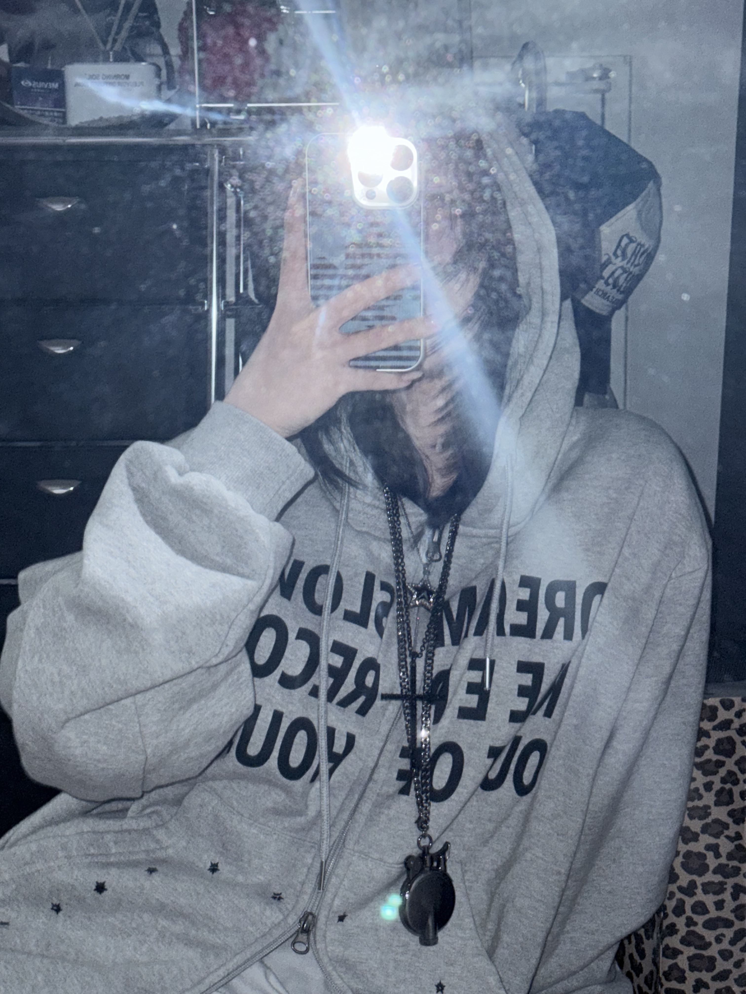 SLOW RECORD HOUSE Typo Star Hood Zip-Up Grey 착용 스타일 - 2