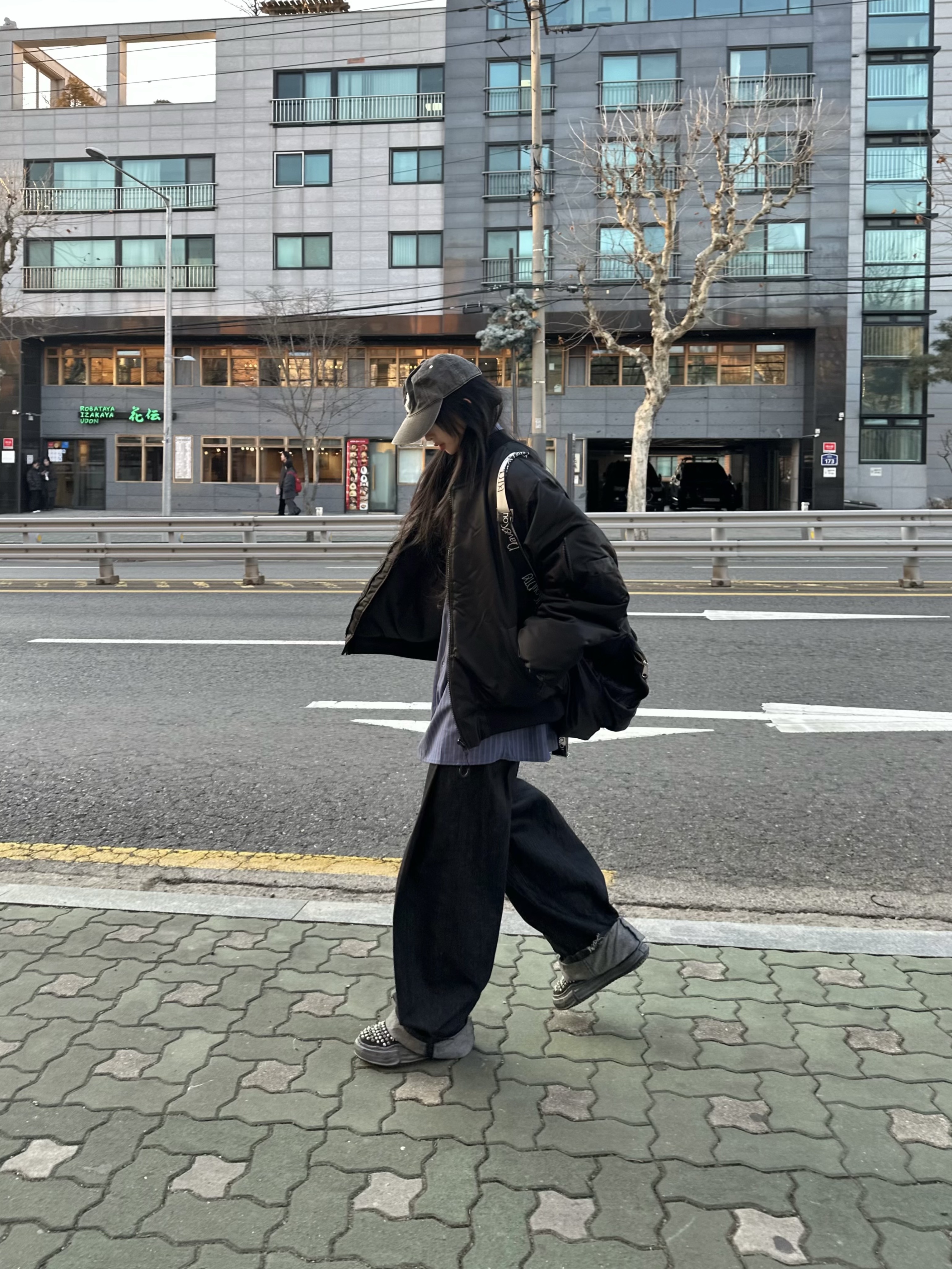 Fullcount 6 Panel Denim Baseball Cap F Patch Black, Maison Mihara Yasuhiro Baker OG Sole Studded Canvas Low-top Sneakers Black Black 착용 스타일 - 4
