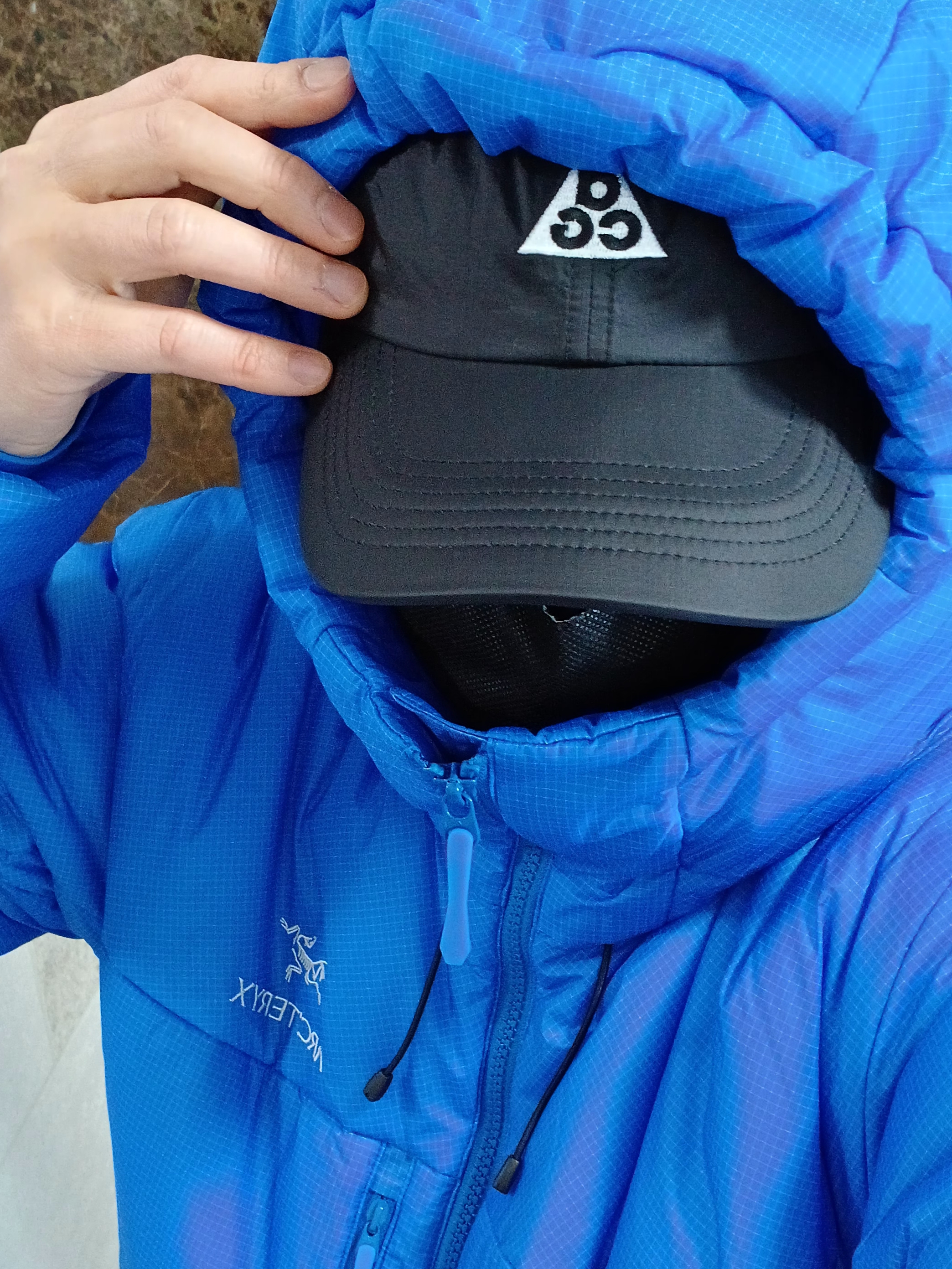 Nike ACG Trail Cap Black, UGG x Palace Tasman Slipper Black Camo 착용 스타일 - 3
