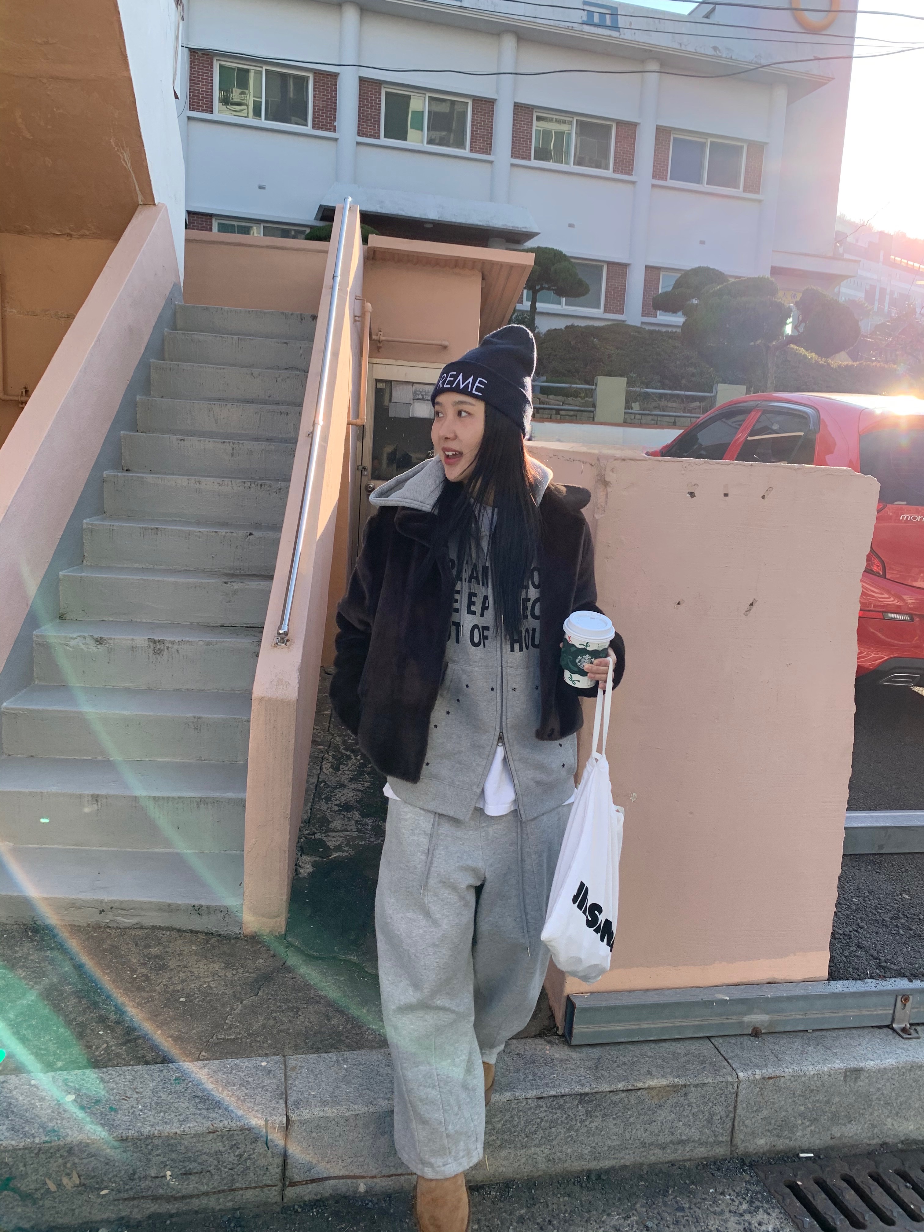 SLOW RECORD HOUSE Typo Star Hood Zip-Up Grey 착용 스타일 - 5
