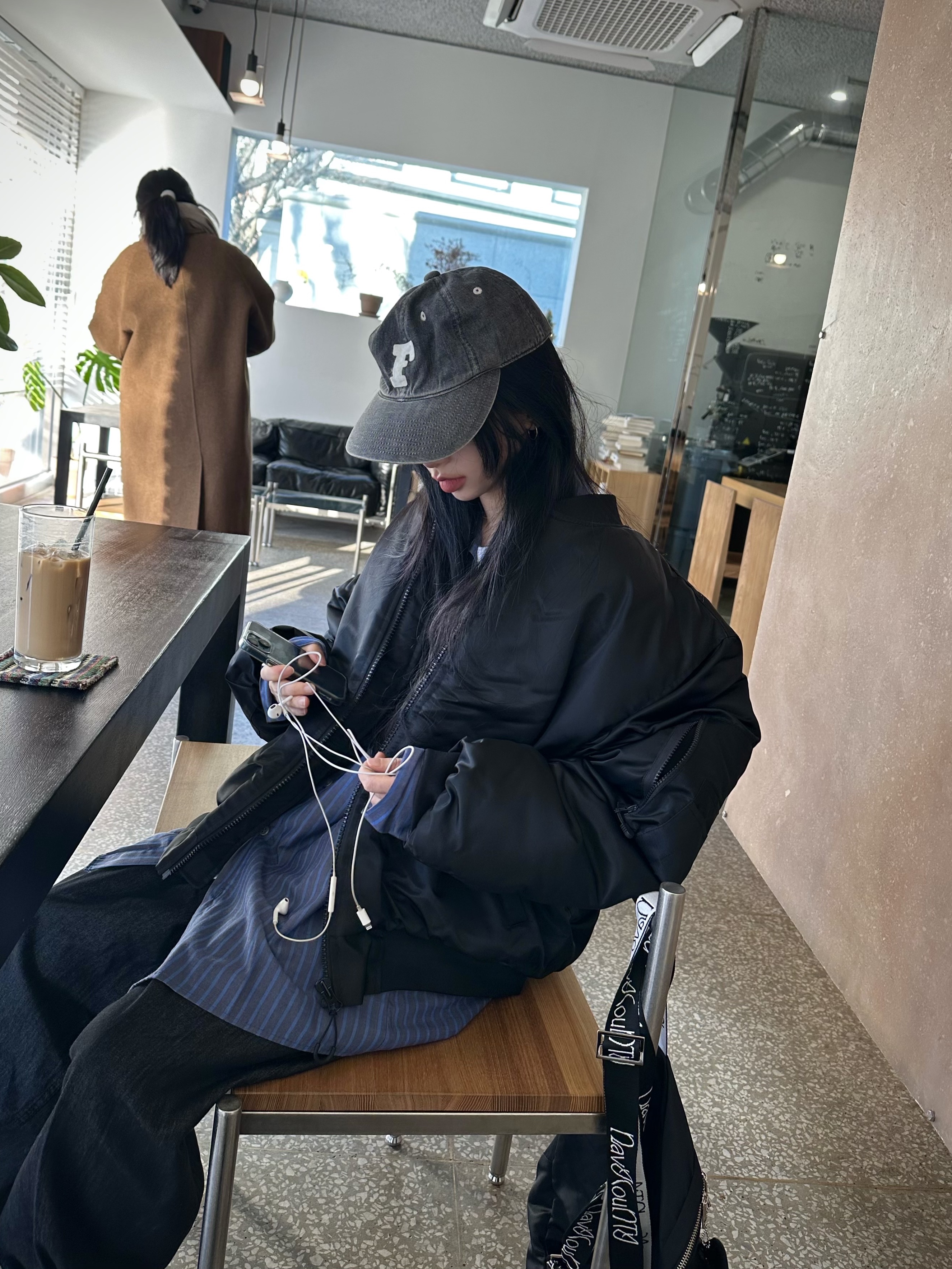 Fullcount 6 Panel Denim Baseball Cap F Patch Black, Maison Mihara Yasuhiro Baker OG Sole Studded Canvas Low-top Sneakers Black Black 착용 스타일 - 1