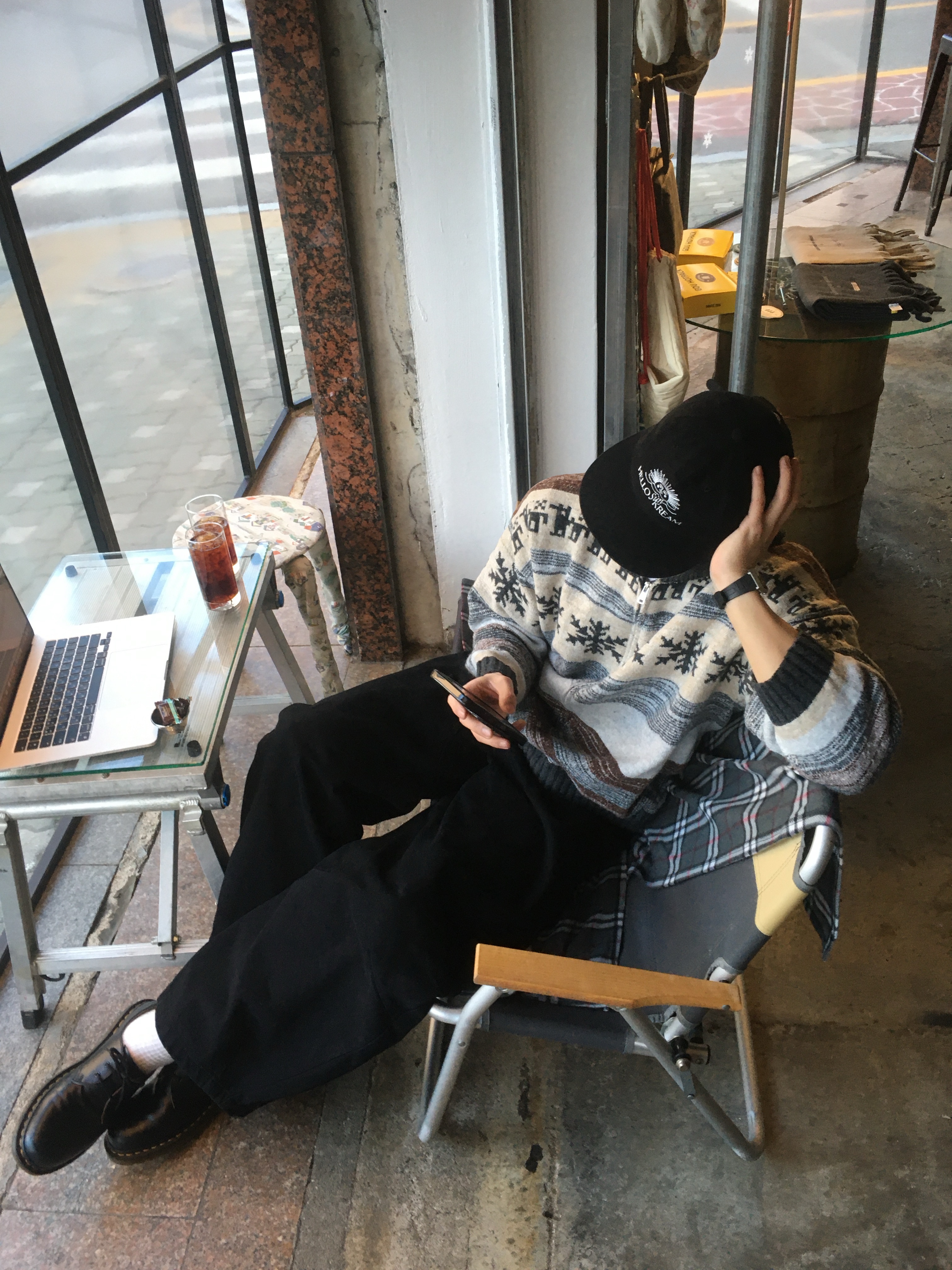 Dr. Martens 1461 Smooth Black 착용 스타일 - 1