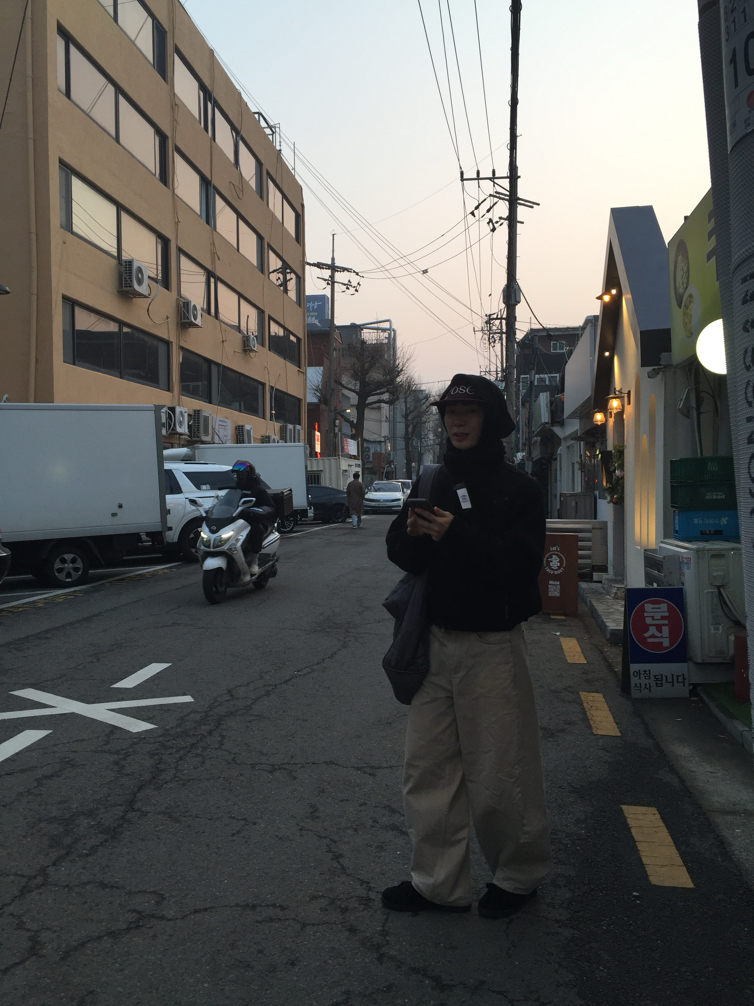 noun Wide Curved Denim Pants Sand Beige 착용 스타일 - 5