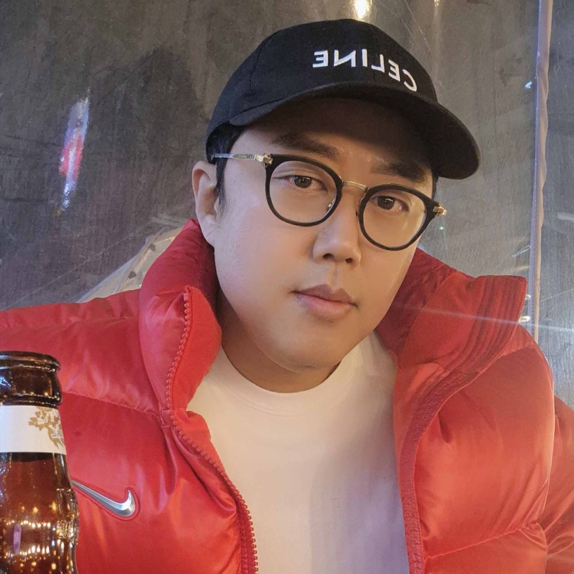 Nike x Drake Nocta Sunset Puffer Jacket Red, Celine Black Cotton Gabardine Logo Embroidered Baseball Cap 착용 스타일