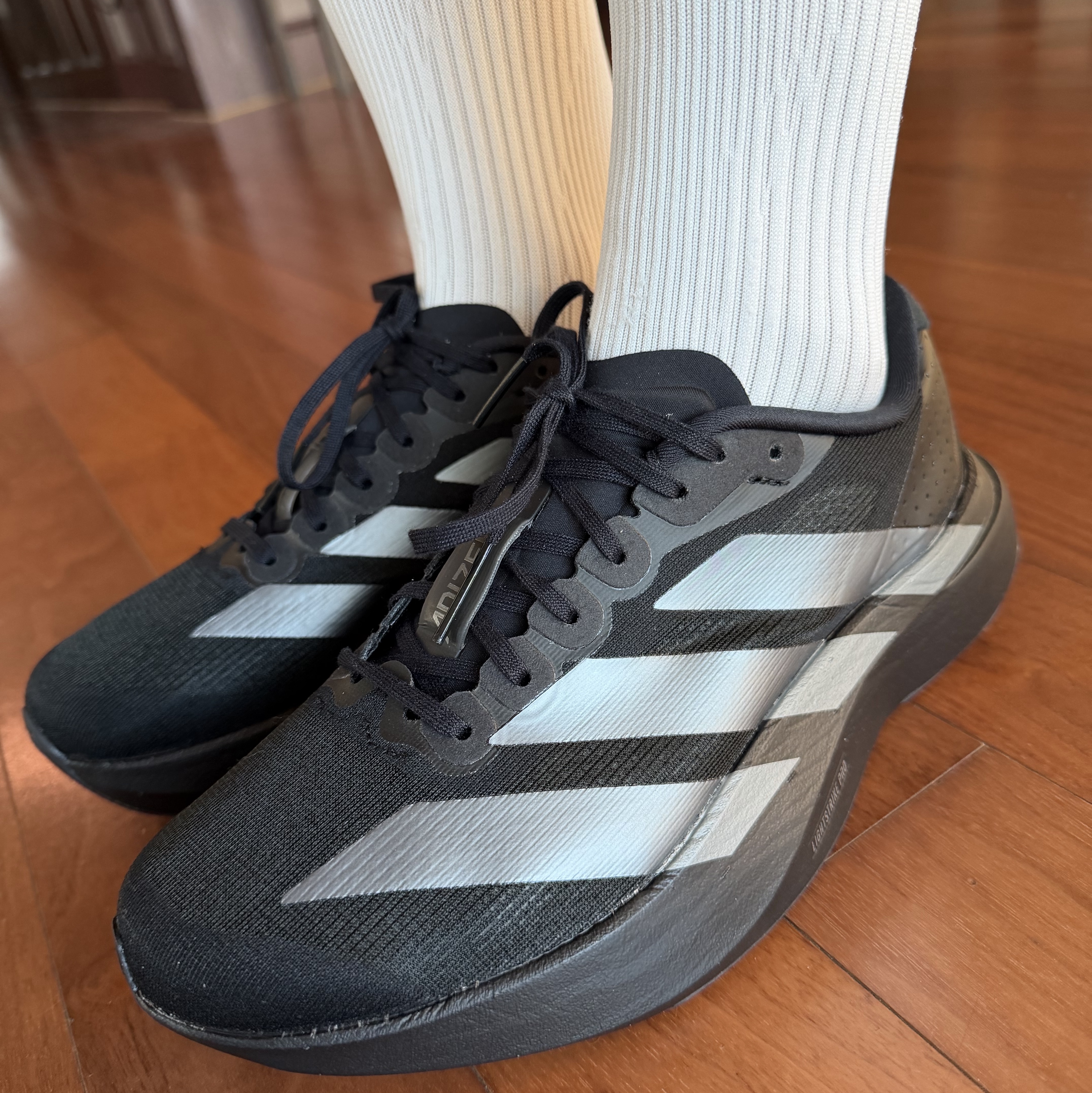 (W) Adidas Adizero EVO SL Core Black Iron Metallic 착용 스타일