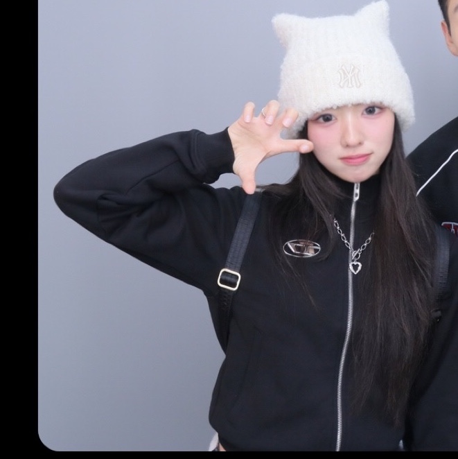 (W) Diesel Zip Up Sweatshirt with Cut-Out Logo Black 착용 스타일 - 2