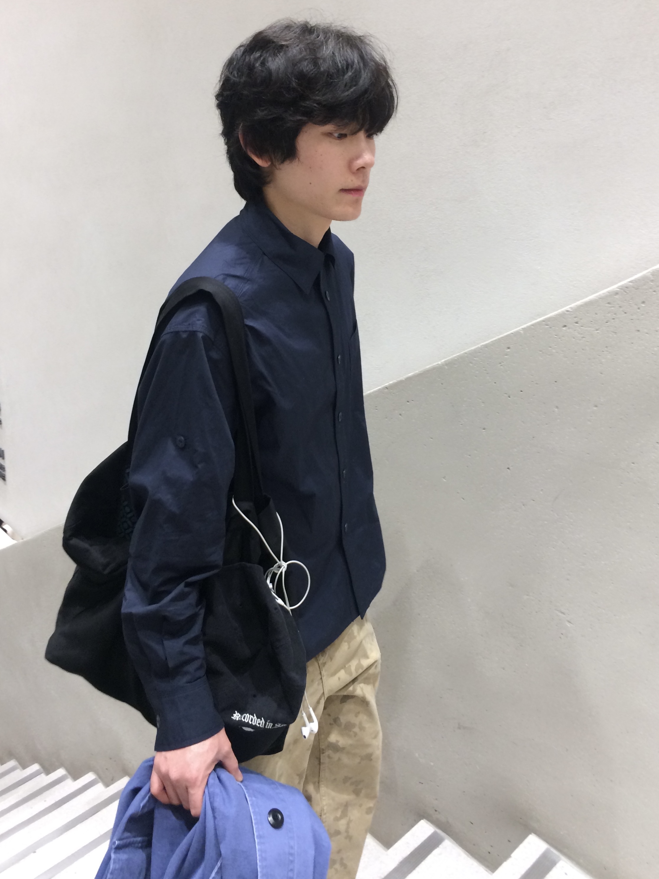 CHOWOO One Pocket Paper Work Shirt Navy, CHOWOO Overlap Pocket Camo Pants Washed Beige 착용 스타일 - 2