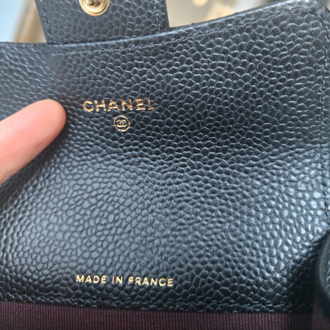 Chanel Classic Card Holder Grained Calfskin & Gold Black 착용 스타일 - 2