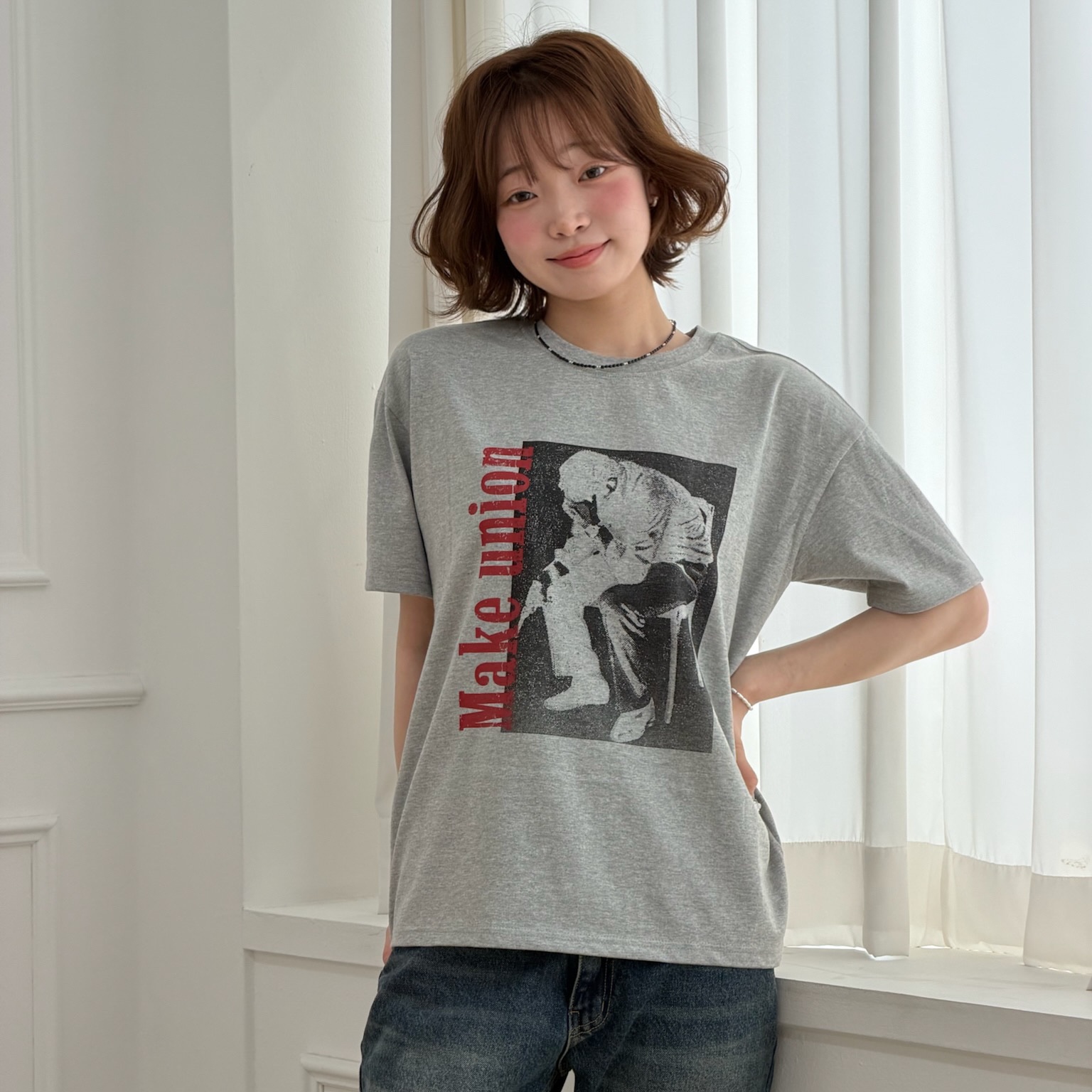 AMOU Trouble Half T-Shirts Gray, AMOU Trouble Half T-Shirts White 착용 스타일 - 3
