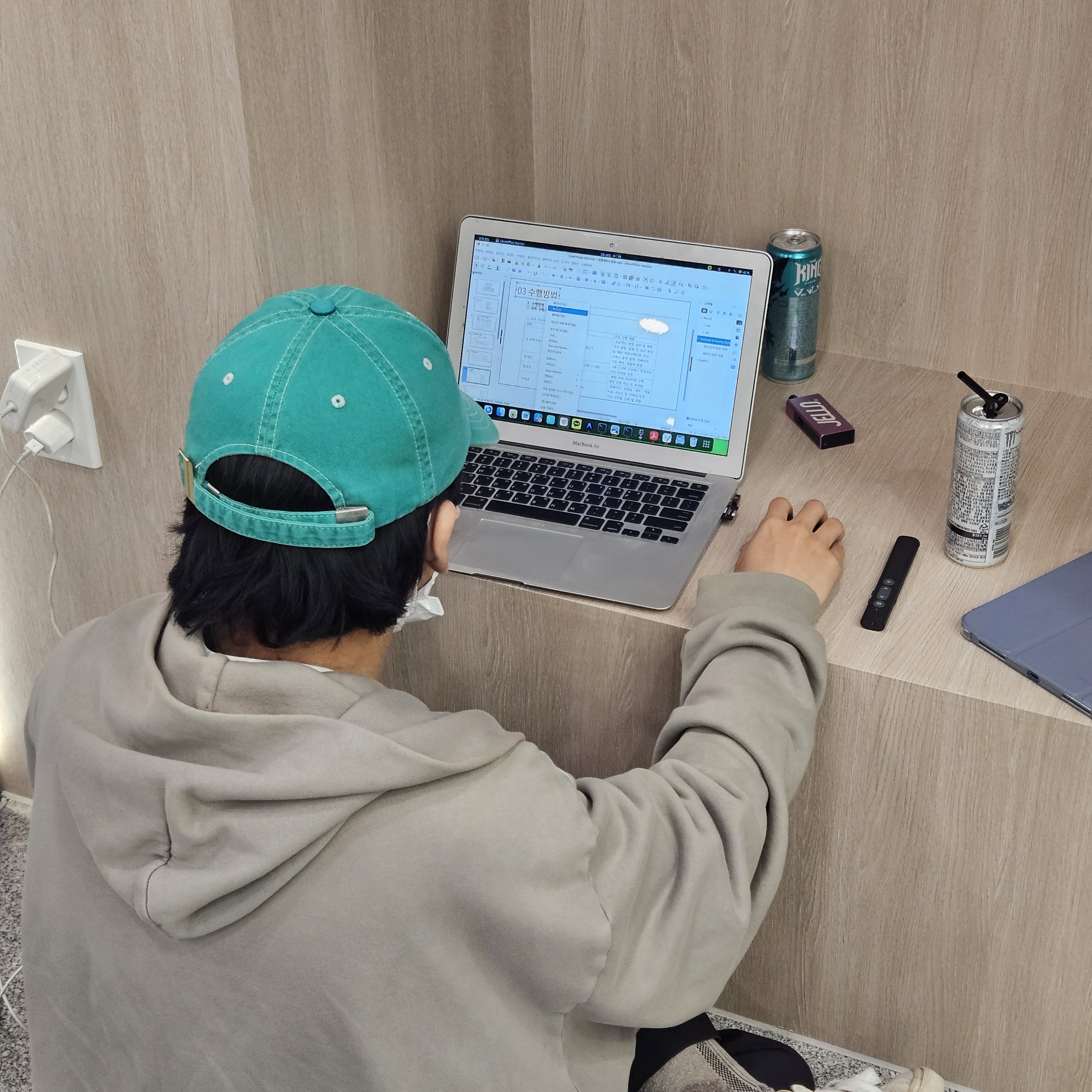 Beats Solo3 Wireless On Ear Headphone Black (Korean Ver.), Peaceminusone Vintage Cotton Cap #1 Green 착용 스타일 - 4