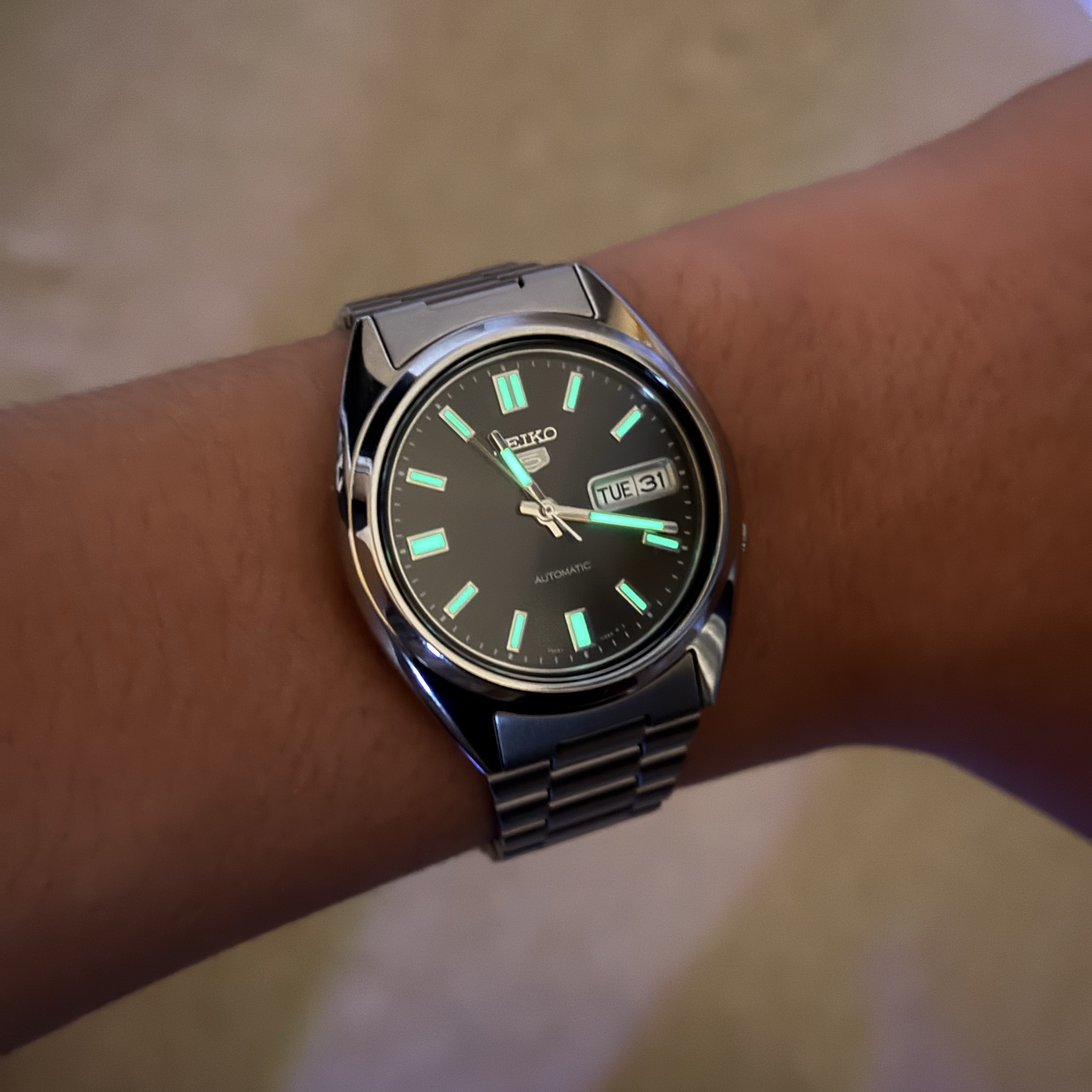 Seiko SNXS79K1 37mm Black, Casio MDV-106-1A 착용 스타일 - 6