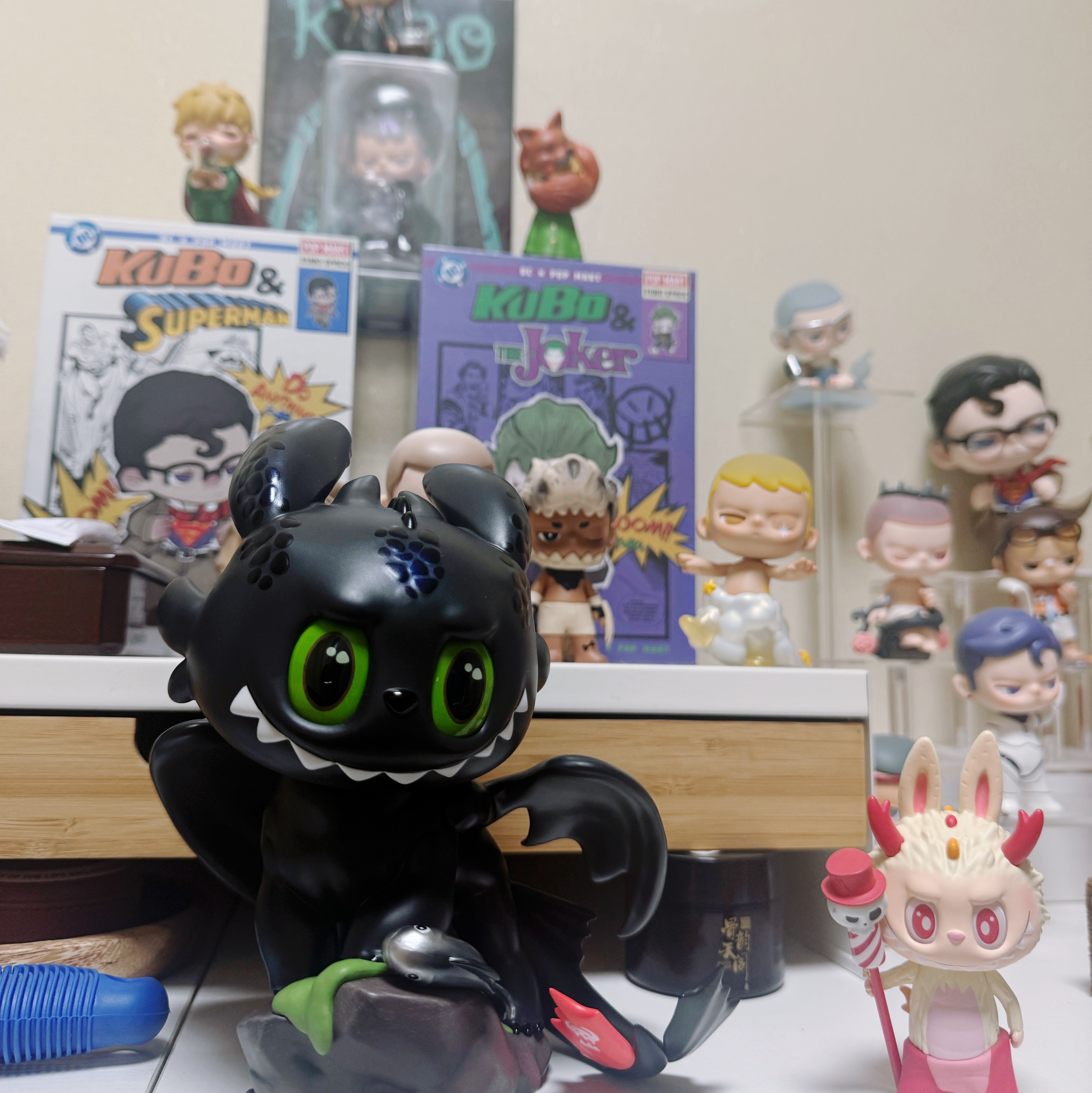 Pop Mart Labubu The Monsters x How to Train Your Dragon Series Figurine Sealed Case (1 Blind Box), Pop Mart Kubo City of Sunset Series Figures Sealed Case (12 Blind Boxes) 착용 스타일