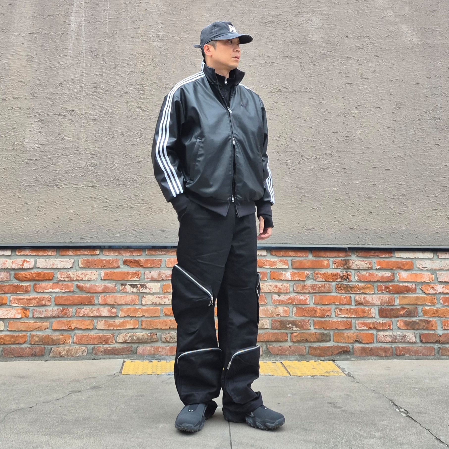 Oakley Edge Icon Blackout, Adidas Pleather 3S Track Top Black - KR Sizing 착용 스타일 - 3