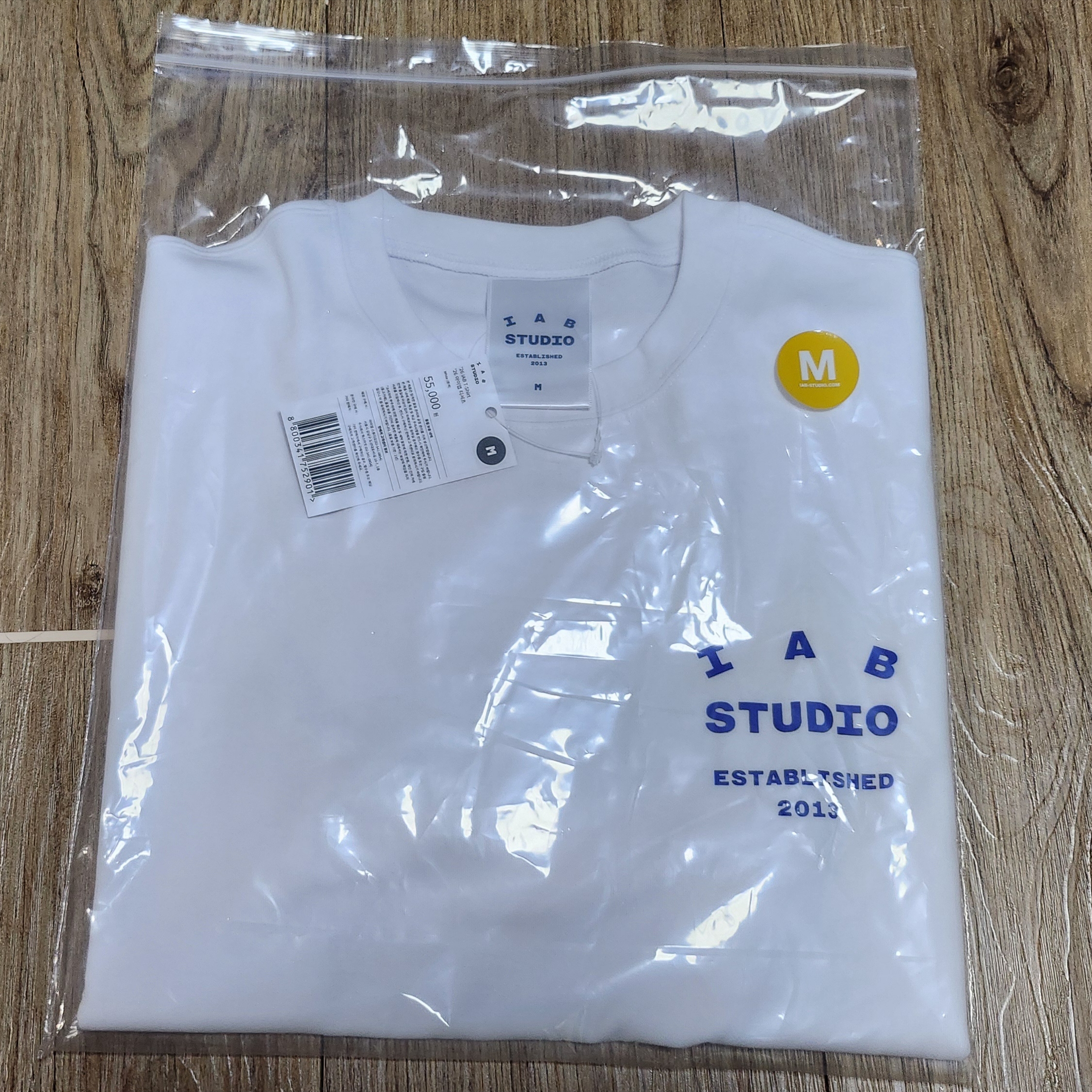 IAB Studio 26 IAB T-Shirt White Navy, IAB Studio 26 IAB T-Shirt Charcoal White 착용 스타일 - 3