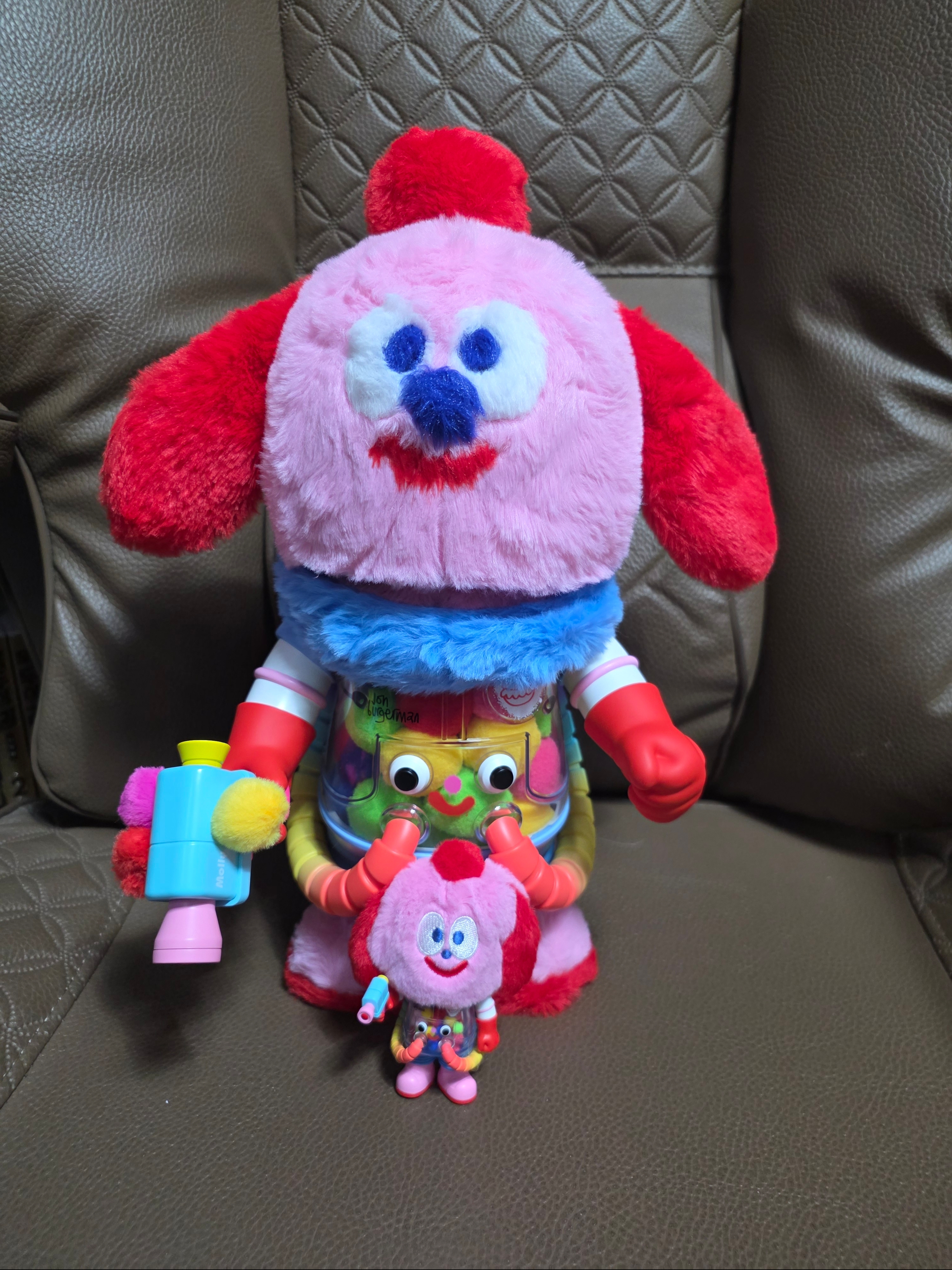 Pop Mart Mega Space Molly Jon Burgerman 400% 착용 스타일 - 3