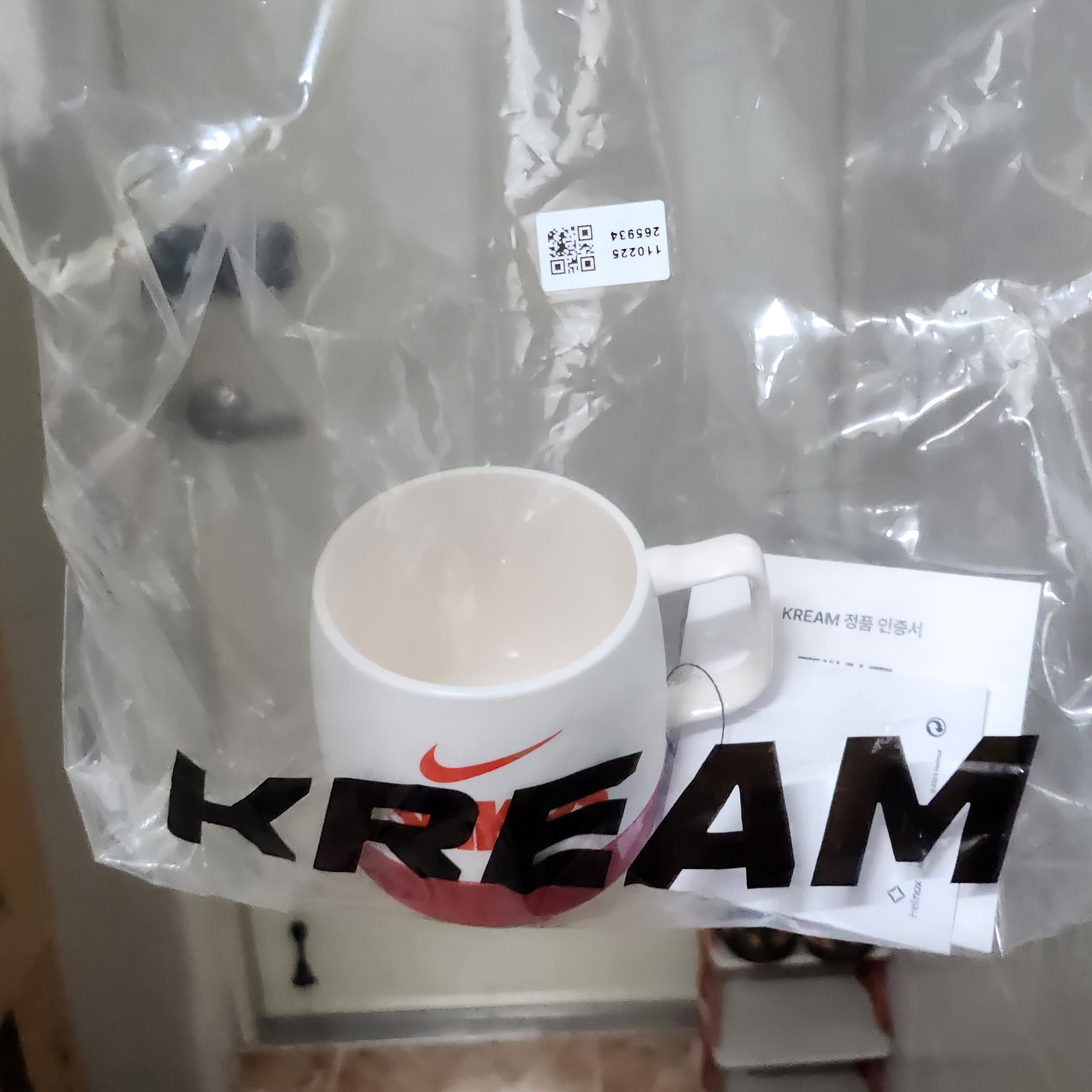 Helinox x Nike SNKRS Lounge Souvenir Dinex Mug White 착용 스타일 - 3
