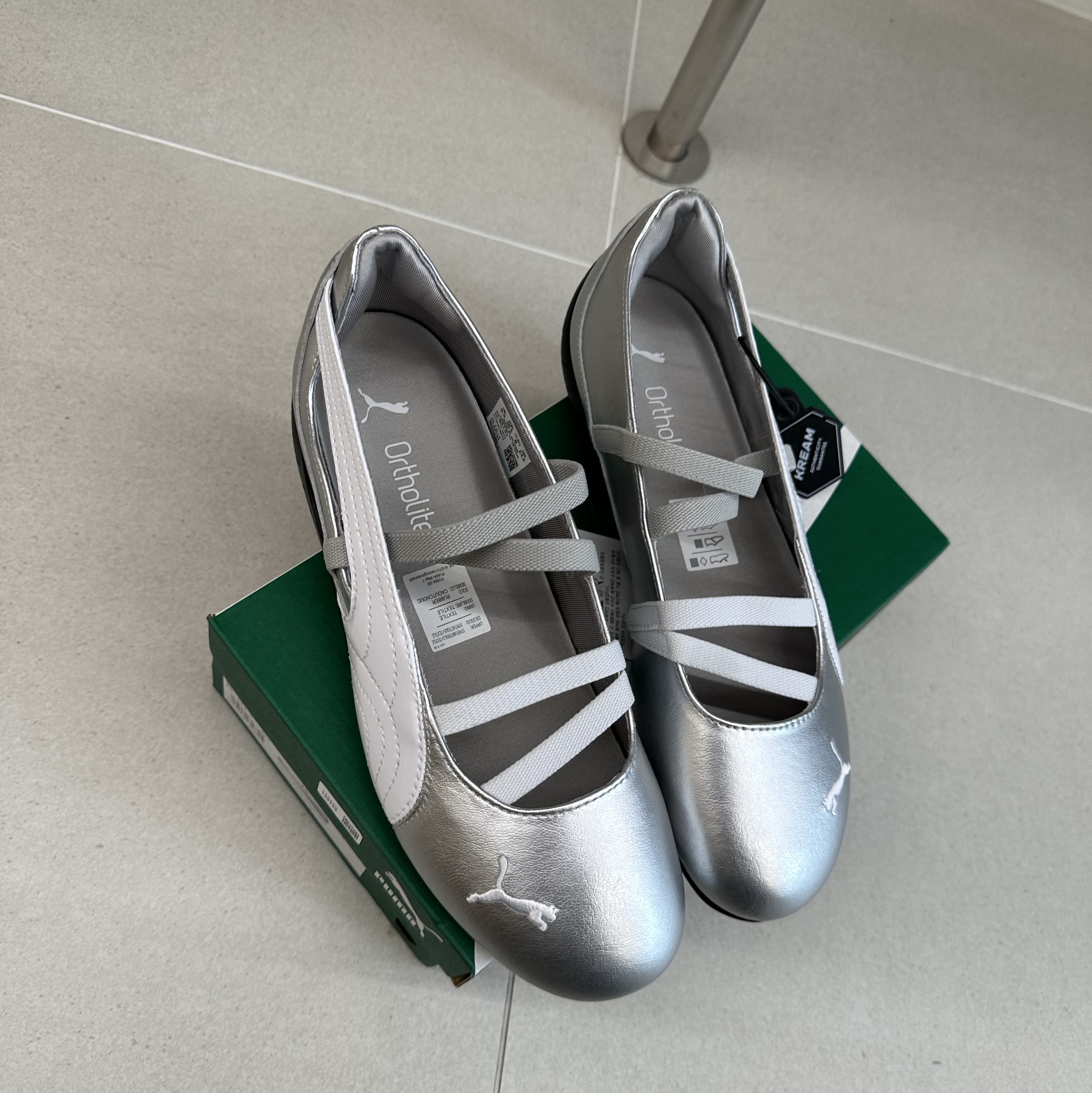 (W) Puma Speedcat Ballet Metallic Puma Silver Puma White 착용 스타일 - 1