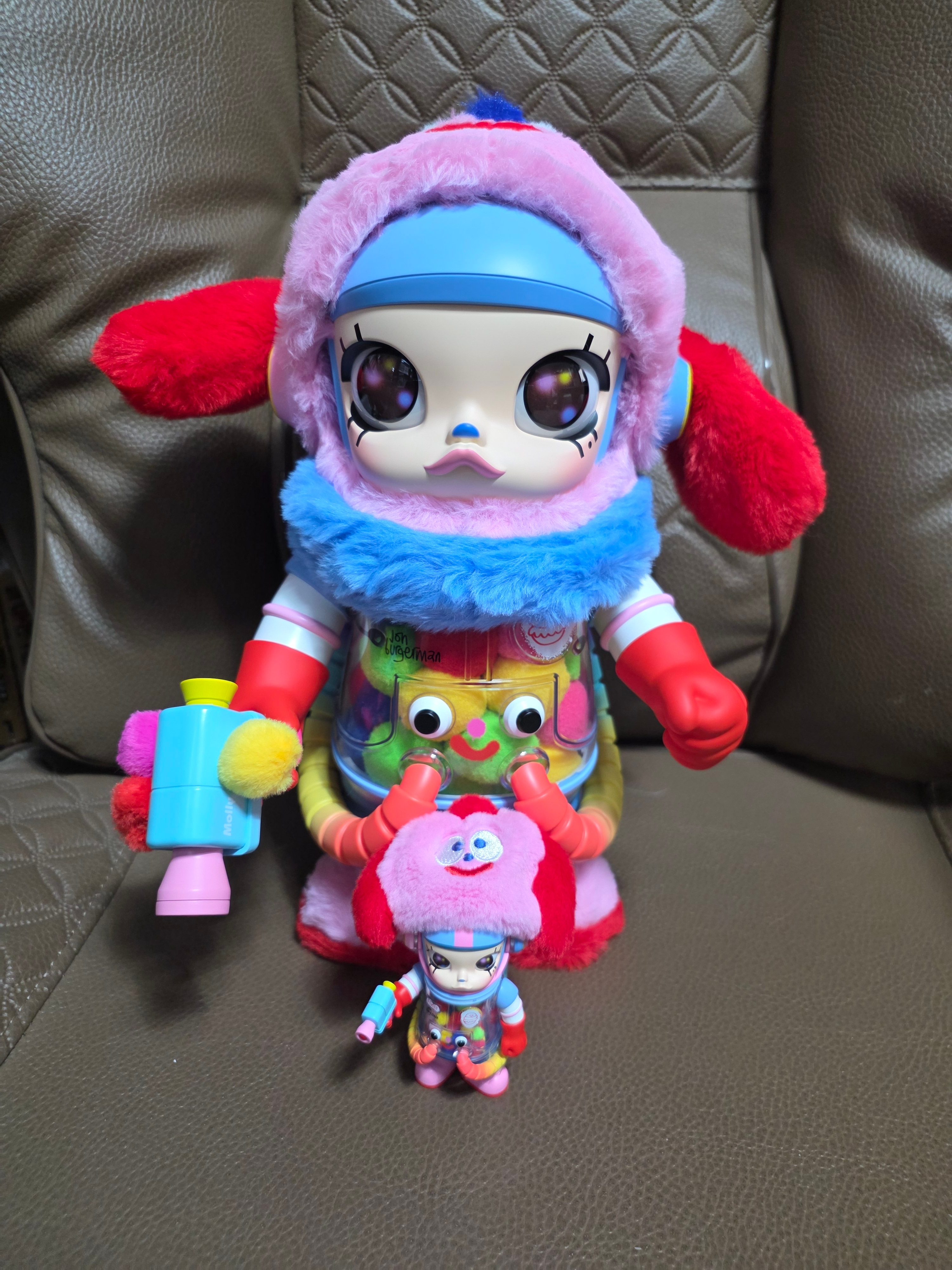 Pop Mart Mega Space Molly Jon Burgerman 400% 착용 스타일 - 1