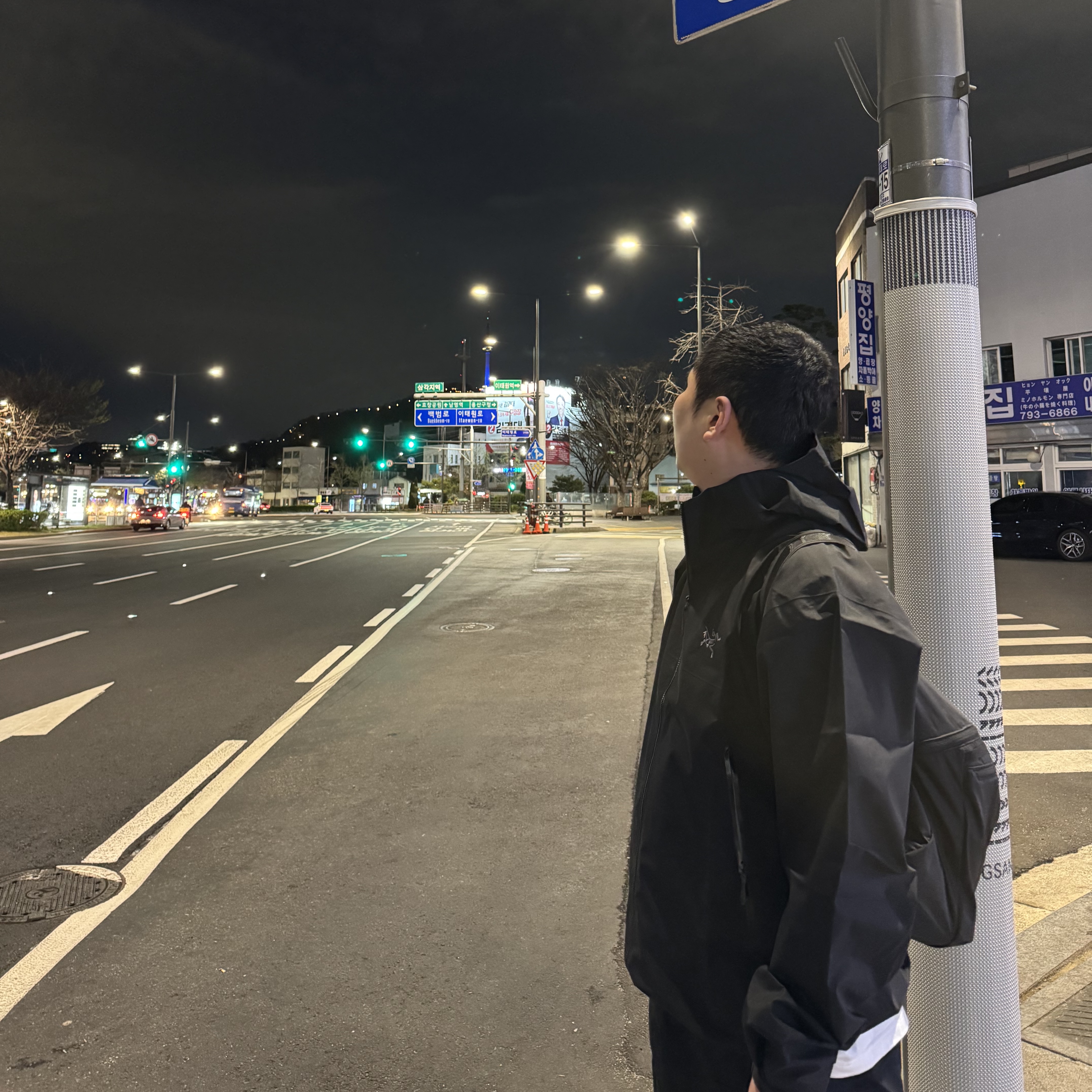 Arc'teryx Beta Jacket Black, Arc'teryx Heliad 15 Backpack Black 착용 스타일