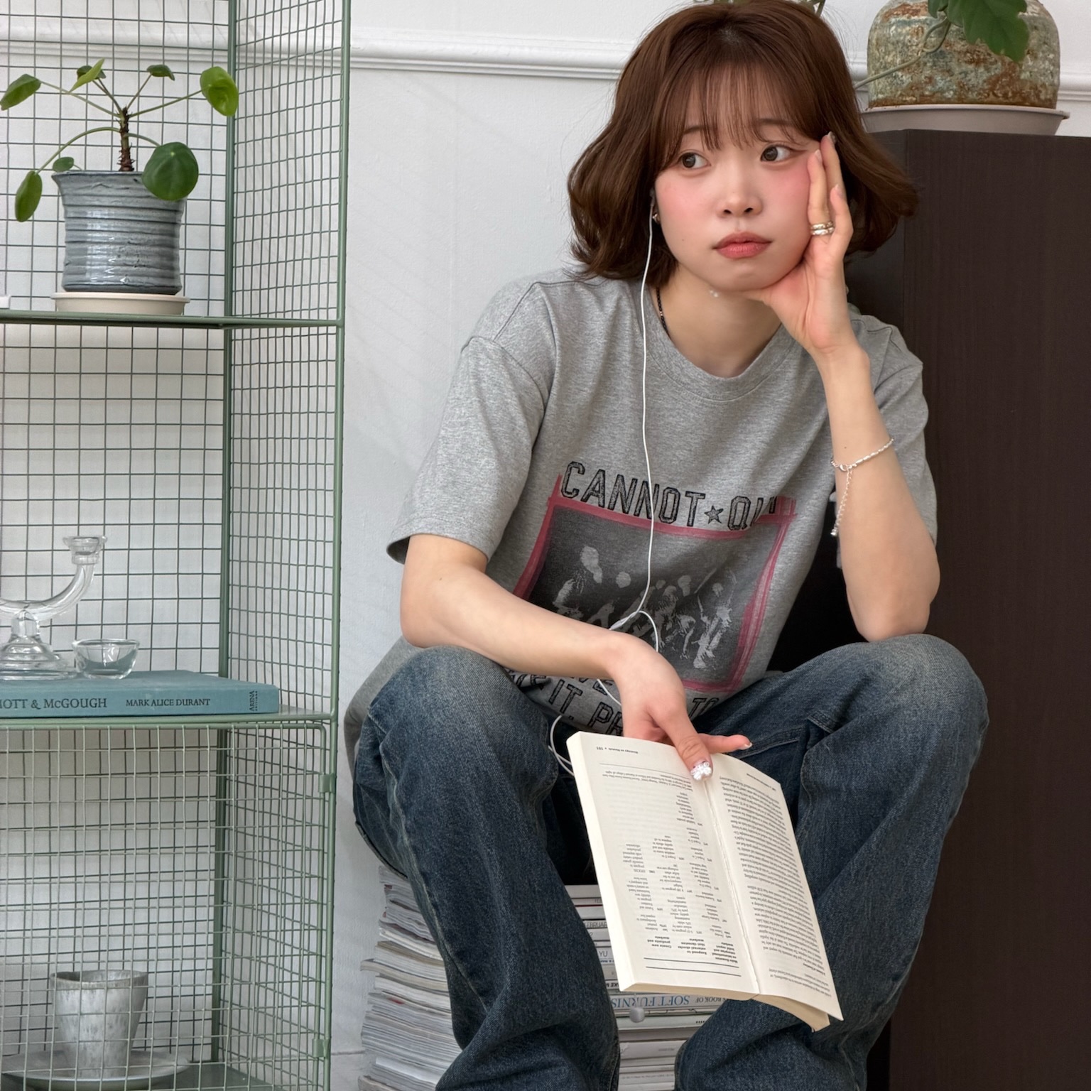 AMOU Marking Box Half T-Shirts Gray, AMOU Marking Box Half T-Shirts White 착용 스타일 - 2