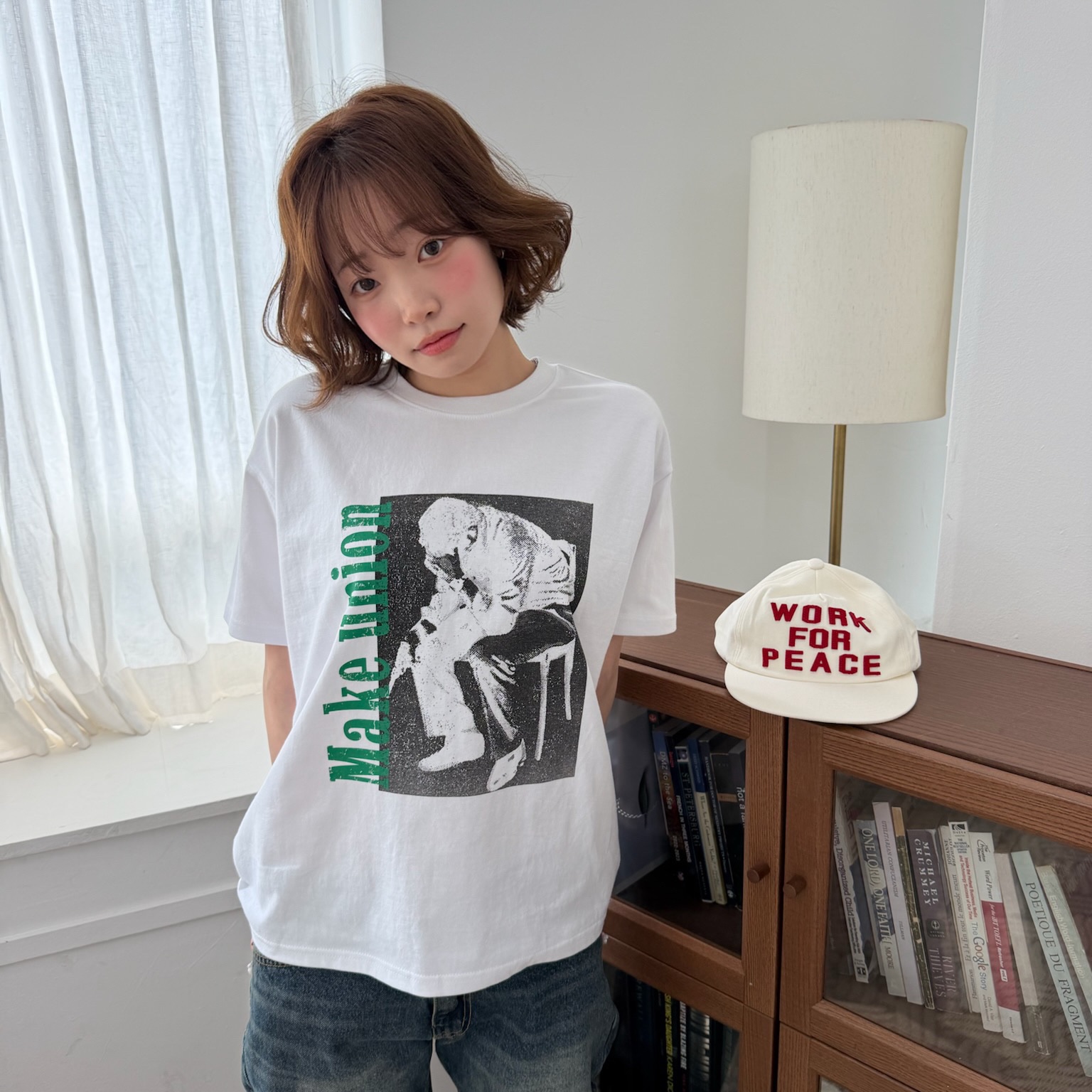 AMOU Trouble Half T-Shirts White, AMOU Trouble Half T-Shirts Gray 착용 스타일 - 2