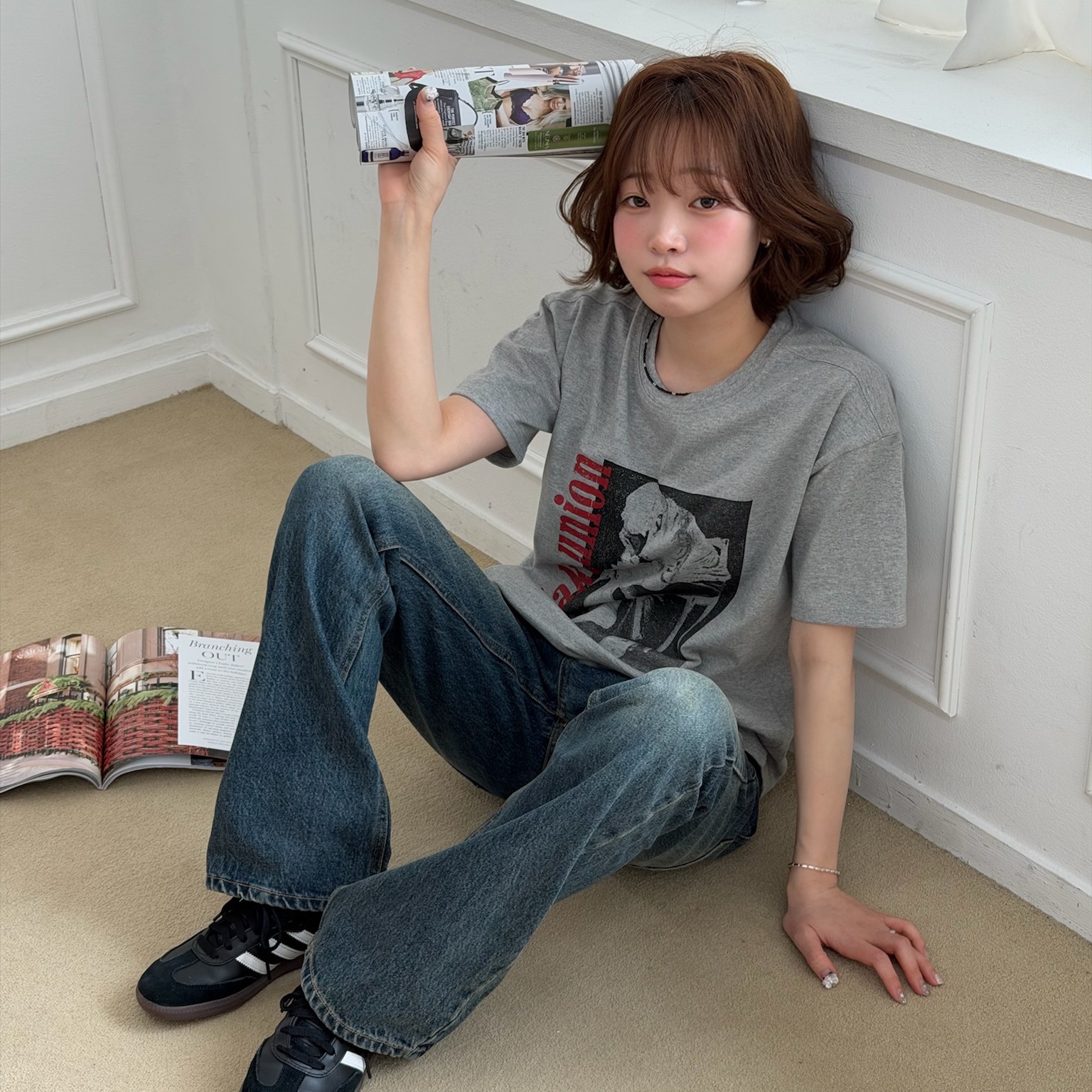 AMOU Trouble Half T-Shirts Gray, AMOU Trouble Half T-Shirts White 착용 스타일 - 1