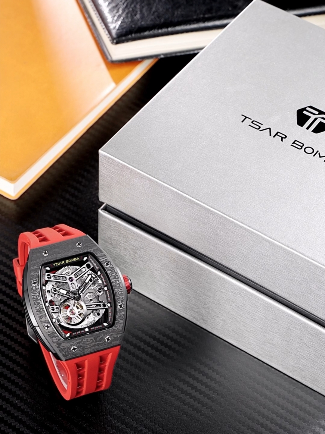 Tsar Bomba Elemental-Carbon Fiber Automatic  TB8228CF-02 Fashion Red 착용 스타일